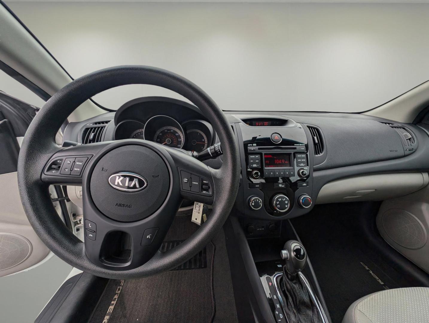 2012 /Stone Kia Forte Koup EX (KNAFU6A20C5) with an Gas I4 2.0L/122 engine, 6-Speed Automatic transmission, located at 1430 Gateway Drive, Opelika, AL, 36801, (334) 239-0944, 32.637871, -85.409790 - 2012 Kia Forte Koup EX - Photo#11