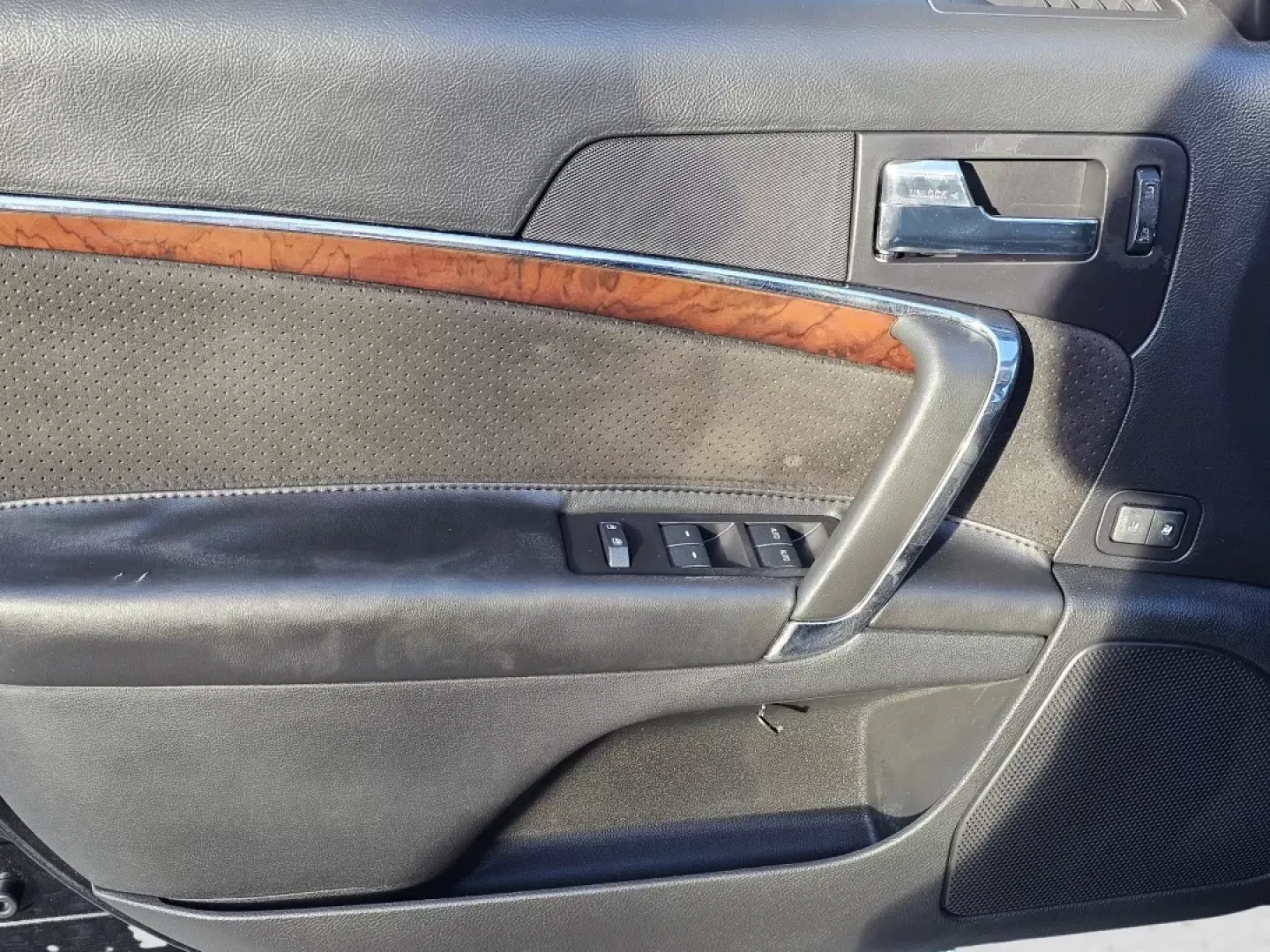 2012 Lincoln MKZ (3LNHL2GC7CR) with an Other engine, located at 1430 Gateway Drive, Opelika, AL, 36801, (334) 239-0944, 32.637871, -85.409790 - **Elevate Your Commute with the Luxurious 2012 Lincoln MKZ at Gils Auto!**<br /> <br /> Are you searching for a vehicle that combines style, comfort, and reliability for your daily drive? Look no further than the 2012 Lincoln MKZ, available now at Gils Auto in Phenix City, AL. This stunning sedan is - Photo#8