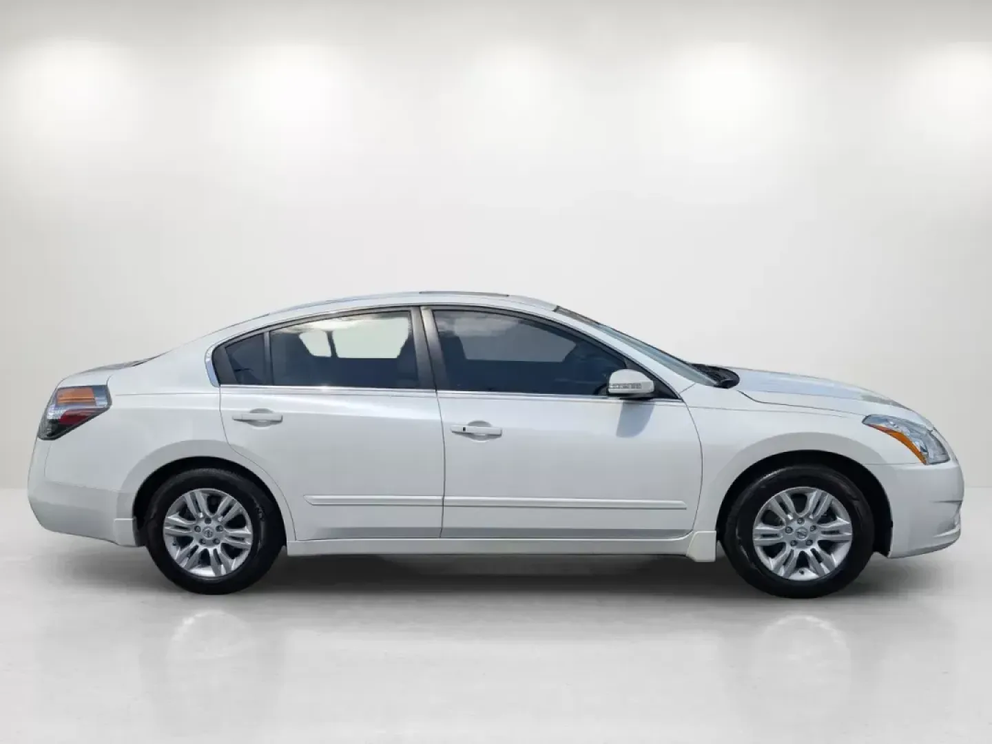 2012 /Blonde Nissan Altima 2.5 SL (1N4AL2AP2CC) with an Gas I4 2.5L/ engine, 1-Speed Continuously Variable Ratio transmission, located at 3959 U.S. 80 W, Phenix City, AL, 36870, (334) 297-4885, 32.469296, -85.135185 - 2012 Nissan Altima 2.5 SL - Photo#3