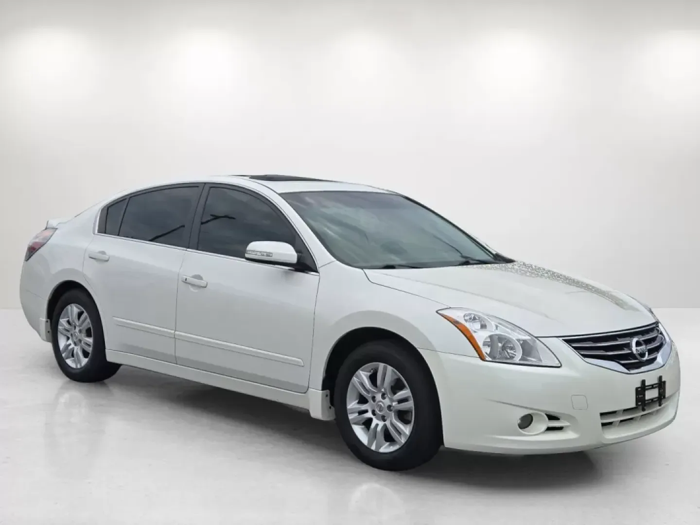 2012 /Blonde Nissan Altima 2.5 SL (1N4AL2AP9CN) with an Other engine, located at 804 22nd Ave, Phenix City, AL, 36870, (334) 297-1860, 32.484749, -85.024475 - If you're searching for a reliable, stylish sedan that fits seamlessly into your busy lifestyle, look no further than the 2012 Nissan Altima 2.5 SL available at Gils Auto in Phenix City, AL. This vehicle is an excellent choice for commuters who need a dependable ride for daily trips to work, or for - Photo#2