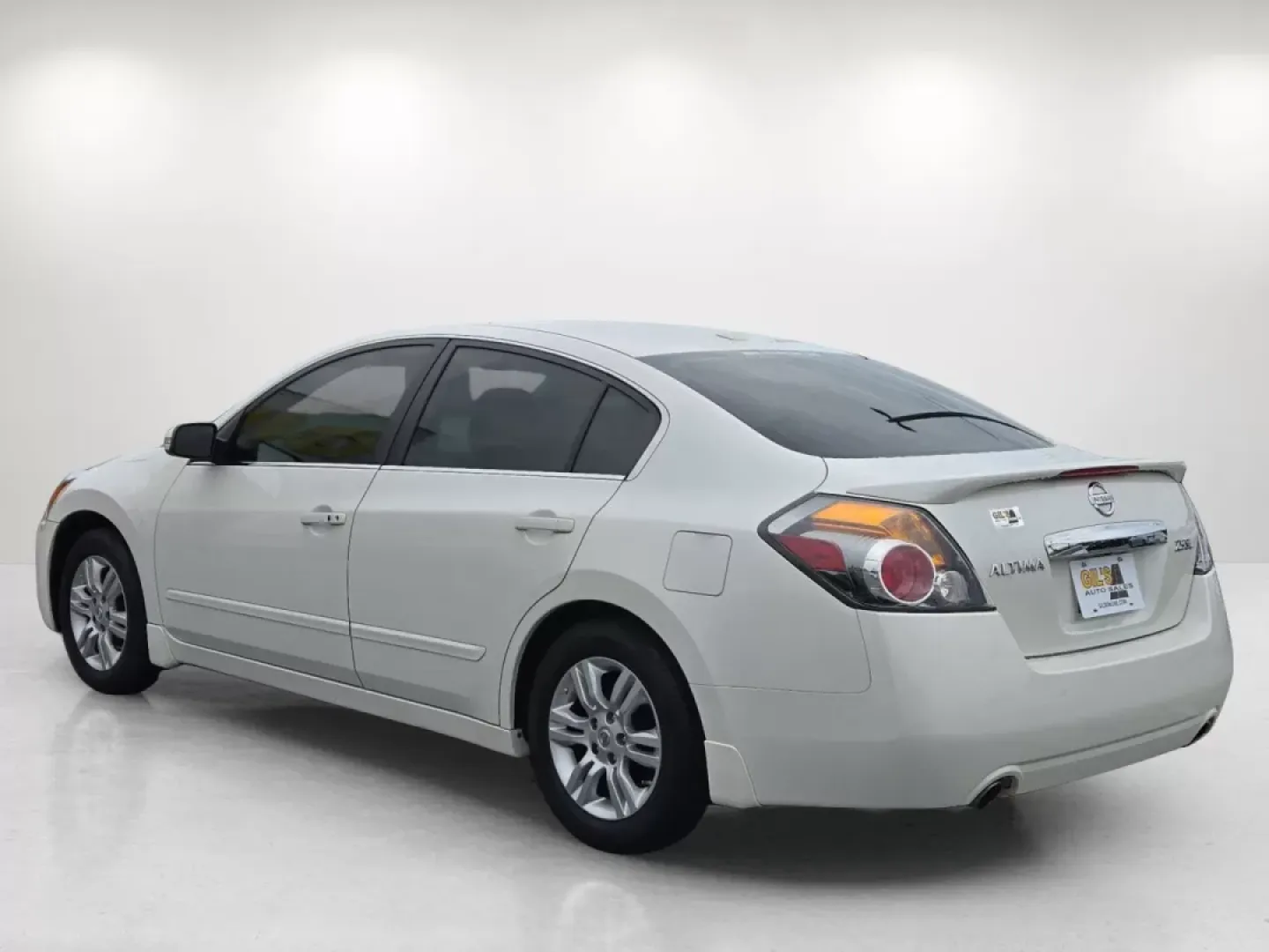 2012 /Blonde Nissan Altima 2.5 SL (1N4AL2AP9CN) with an Other engine, located at 804 22nd Ave, Phenix City, AL, 36870, (334) 297-1860, 32.484749, -85.024475 - If you're searching for a reliable, stylish sedan that fits seamlessly into your busy lifestyle, look no further than the 2012 Nissan Altima 2.5 SL available at Gils Auto in Phenix City, AL. This vehicle is an excellent choice for commuters who need a dependable ride for daily trips to work, or for - Photo#6