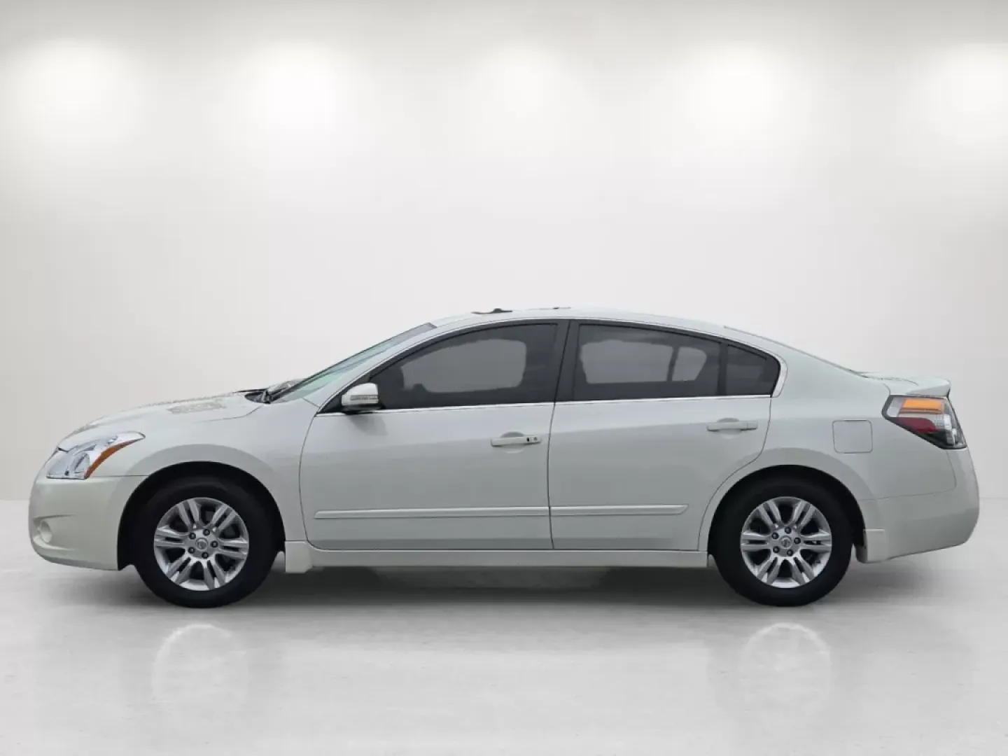 2012 /Blonde Nissan Altima 2.5 SL (1N4AL2AP9CN) with an Other engine, located at 804 22nd Ave, Phenix City, AL, 36870, (334) 297-1860, 32.484749, -85.024475 - If you're searching for a reliable, stylish sedan that fits seamlessly into your busy lifestyle, look no further than the 2012 Nissan Altima 2.5 SL available at Gils Auto in Phenix City, AL. This vehicle is an excellent choice for commuters who need a dependable ride for daily trips to work, or for - Photo#7