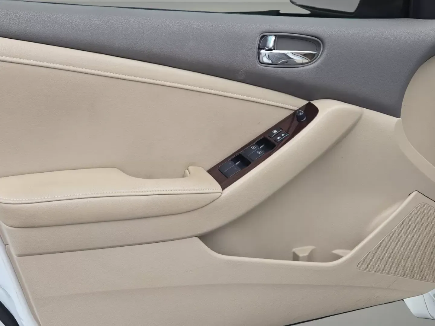 2012 /Blonde Nissan Altima 2.5 SL (1N4AL2AP9CN) with an Other engine, located at 804 22nd Ave, Phenix City, AL, 36870, (334) 297-1860, 32.484749, -85.024475 - If you're searching for a reliable, stylish sedan that fits seamlessly into your busy lifestyle, look no further than the 2012 Nissan Altima 2.5 SL available at Gils Auto in Phenix City, AL. This vehicle is an excellent choice for commuters who need a dependable ride for daily trips to work, or for - Photo#9
