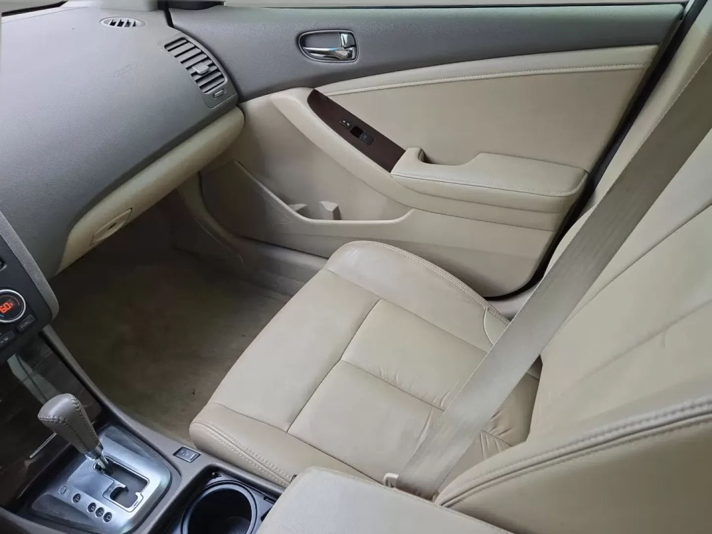 2012 /Blonde Nissan Altima 2.5 SL (1N4AL2AP9CN) with an Other engine, located at 804 22nd Ave, Phenix City, AL, 36870, (334) 297-1860, 32.484749, -85.024475 - If you're searching for a reliable, stylish sedan that fits seamlessly into your busy lifestyle, look no further than the 2012 Nissan Altima 2.5 SL available at Gils Auto in Phenix City, AL. This vehicle is an excellent choice for commuters who need a dependable ride for daily trips to work, or for - Photo#14