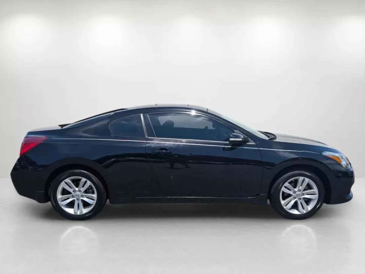 2012 /Charcoal Nissan Altima 2.5 S (1N4AL2EP4CC) with an Other engine, located at 804 22nd Ave, Phenix City, AL, 36870, (334) 297-1860, 32.484749, -85.024475 - Are you looking for the perfect blend of style, comfort, and reliability for your daily commute or weekend adventures? Look no further than this stunning 2012 Nissan Altima 2.5 S, available now at Gils Auto in Phenix City, AL. This sleek two-door sedan isn't just a mode of transportation; it's a lif - Photo#3