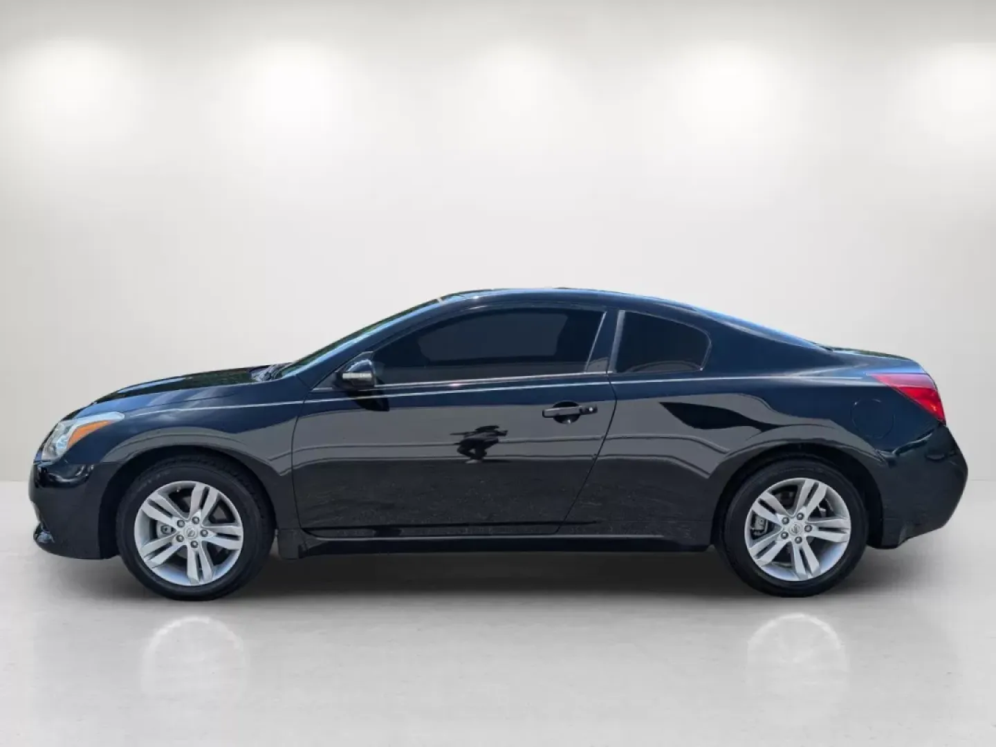 2012 /Charcoal Nissan Altima 2.5 S (1N4AL2EP4CC) with an Other engine, located at 804 22nd Ave, Phenix City, AL, 36870, (334) 297-1860, 32.484749, -85.024475 - Are you looking for the perfect blend of style, comfort, and reliability for your daily commute or weekend adventures? Look no further than this stunning 2012 Nissan Altima 2.5 S, available now at Gils Auto in Phenix City, AL. This sleek two-door sedan isn't just a mode of transportation; it's a lif - Photo#7