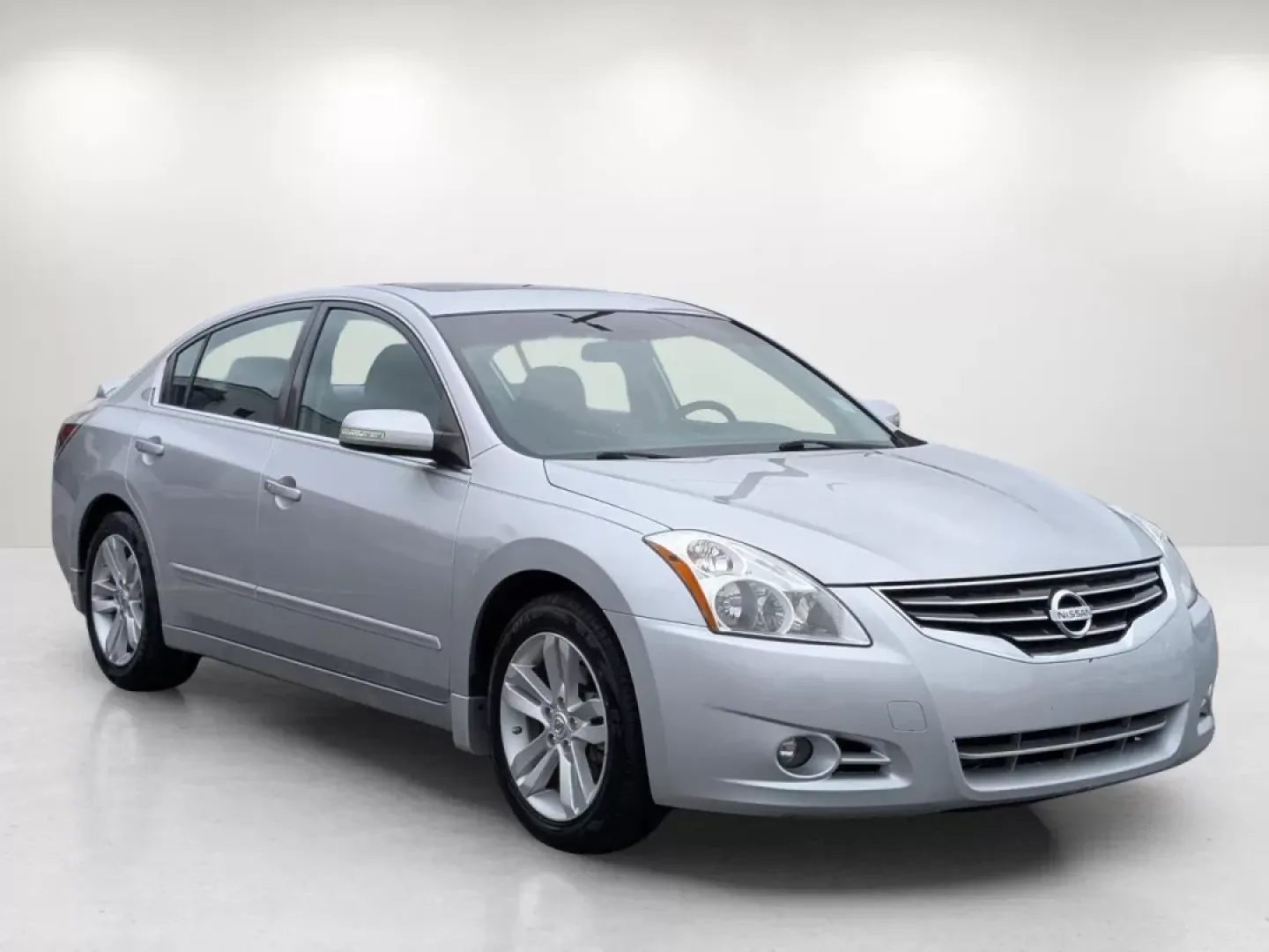 2012 /Charcoal Nissan Altima 3.5 SR (1N4BL2AP0CC) with an Other engine, located at 5115 14th Ave., Columbus, GA, 31904, (706) 323-0345, 32.511494, -84.971046 - ### Unleash the Feel of Freedom with the 2012 Nissan Altima 3.5 SR<br /> <br /> Are you ready to elevate your daily commute or embark on weekend adventures? Look no further than this stunning 2012 Nissan Altima 3.5 SR, a perfect blend of performance and style. With only 67,270 miles on the clock, th - Photo#2
