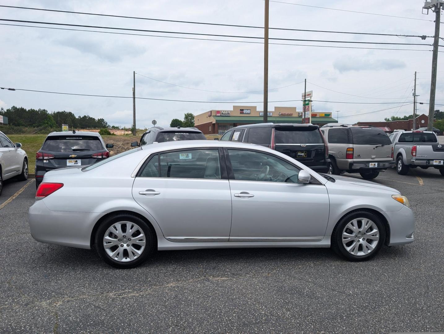 2012 Toyota Avalon (4T1BK3DB8CU) with an Gas V6 3.5L/211 engine, 6-Speed Automatic transmission, located at 3959 U.S. 80 W, Phenix City, AL, 36870, (334) 297-4885, 32.469296, -85.135185 - 2012 Toyota Avalon - Photo#3