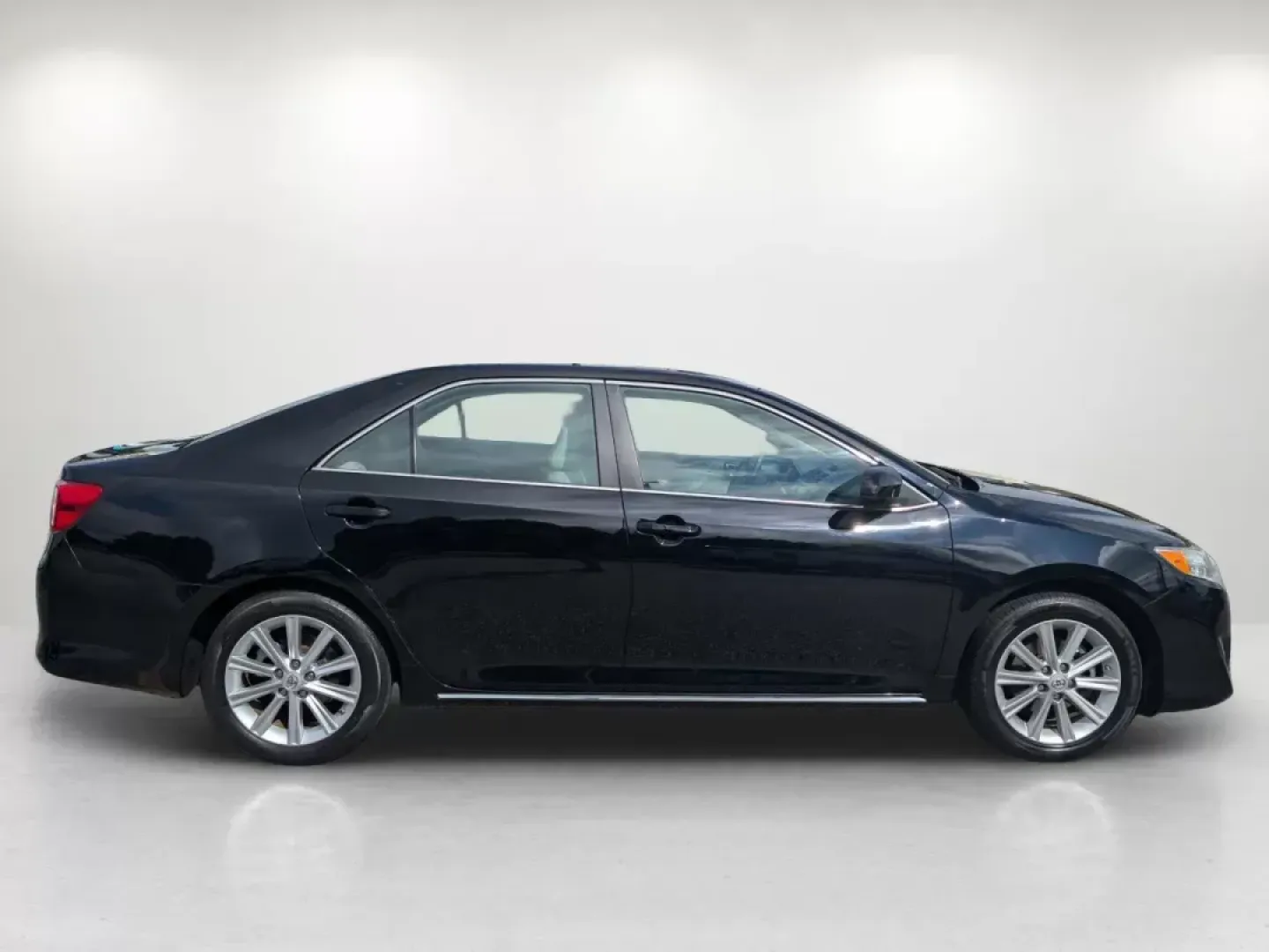2012 Toyota Camry XLE (4T4BF1FK1CR) with an Gas I4 2.5L/152 engine, 6-Speed Automatic w/Manual Shift transmission, located at 3959 U.S. 80 W, Phenix City, AL, 36870, (334) 297-4885, 32.469296, -85.135185 - 2012 Toyota Camry XLE - Photo#4