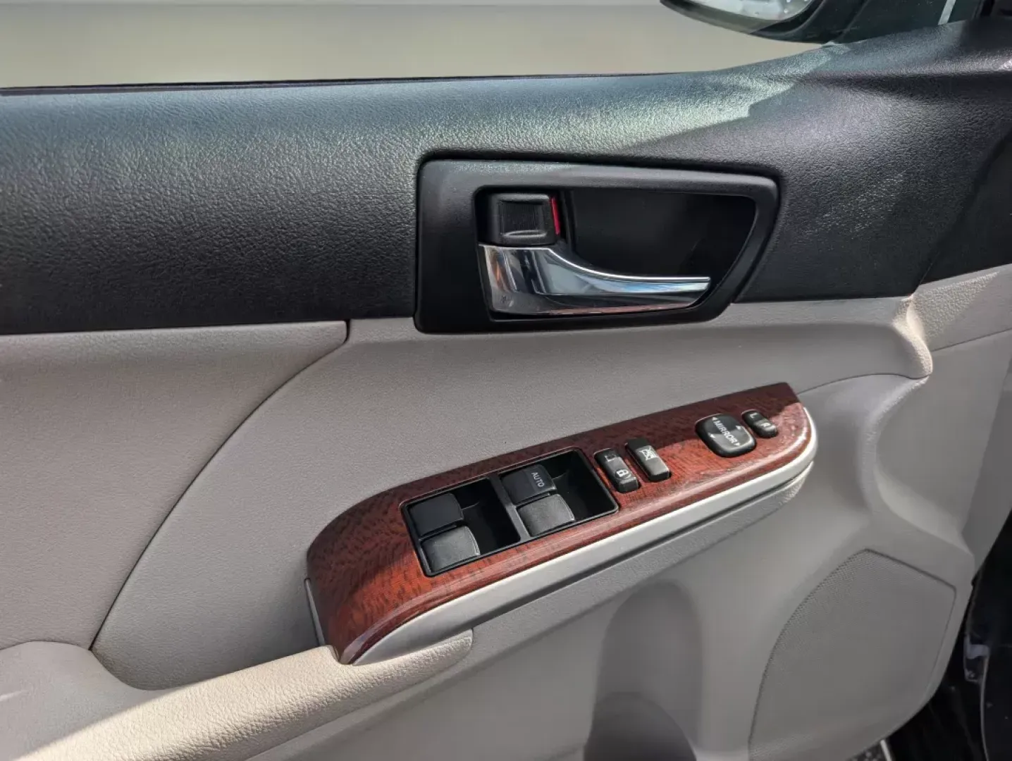 2012 Toyota Camry XLE (4T4BF1FK1CR) with an Gas I4 2.5L/152 engine, 6-Speed Automatic w/Manual Shift transmission, located at 3959 U.S. 80 W, Phenix City, AL, 36870, (334) 297-4885, 32.469296, -85.135185 - 2012 Toyota Camry XLE - Photo#9
