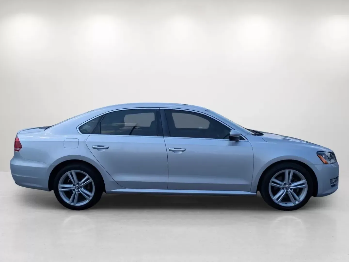 2012 Volkswagen Passat SE w/Sunroof (1VWBM7A35CC) with an Other engine, located at 3959 U.S. 80 W, Phenix City, AL, 36870, (334) 297-4885, 32.469296, -85.135185 - **Elevate Your Daily Commute with this 2012 Volkswagen Passat SE w/Sunroof!** <br /> <br /> Are you searching for the perfect vehicle to enhance your daily routine or weekend getaways? Look no further! The 2012 Volkswagen Passat SE w/Sunroof is the ideal sedan for those who crave a blend of comfort, - Photo#3