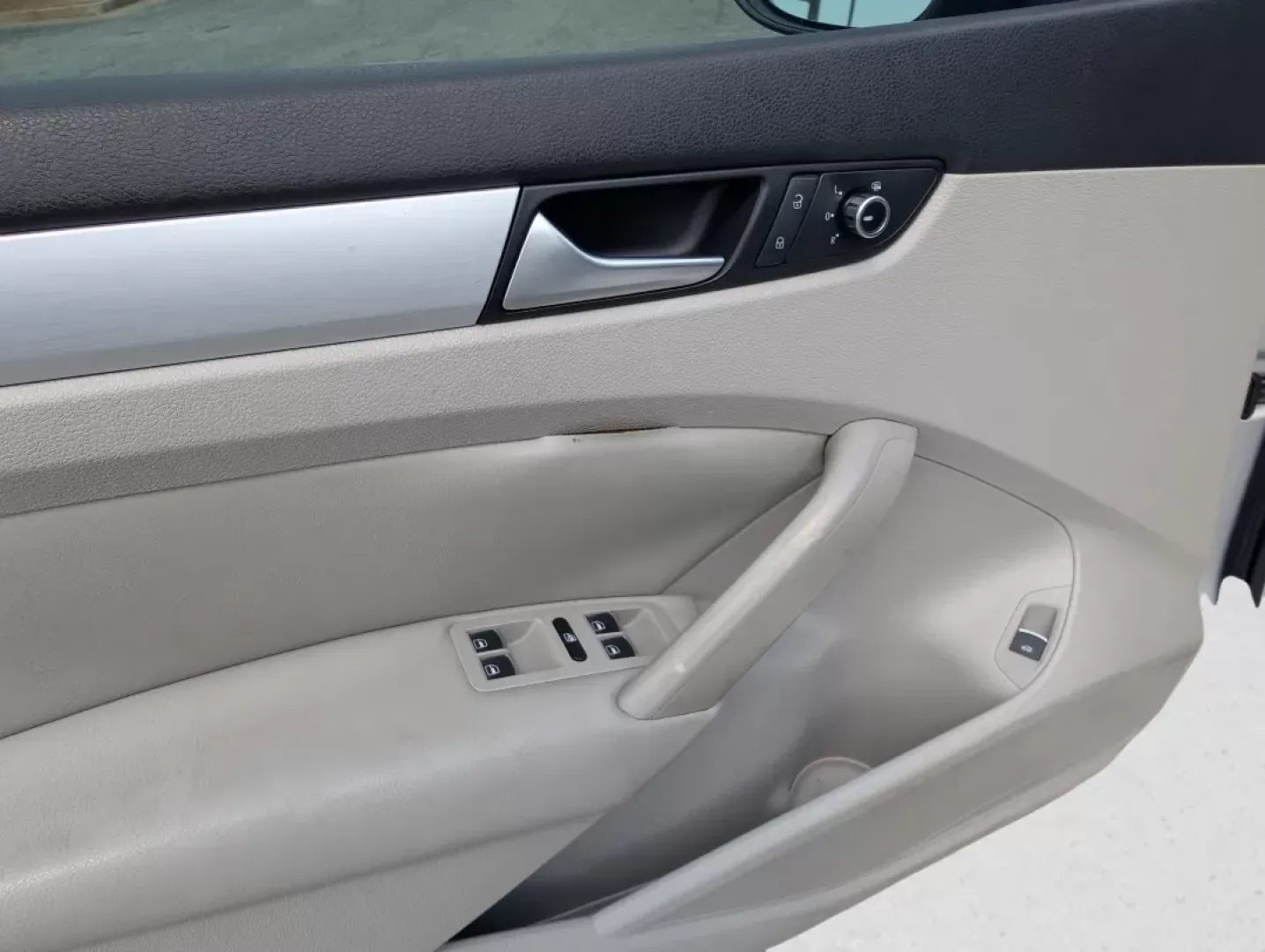 2012 Volkswagen Passat SE w/Sunroof (1VWBM7A35CC) with an Other engine, located at 3959 U.S. 80 W, Phenix City, AL, 36870, (334) 297-4885, 32.469296, -85.135185 - **Elevate Your Daily Commute with this 2012 Volkswagen Passat SE w/Sunroof!** <br /> <br /> Are you searching for the perfect vehicle to enhance your daily routine or weekend getaways? Look no further! The 2012 Volkswagen Passat SE w/Sunroof is the ideal sedan for those who crave a blend of comfort, - Photo#8