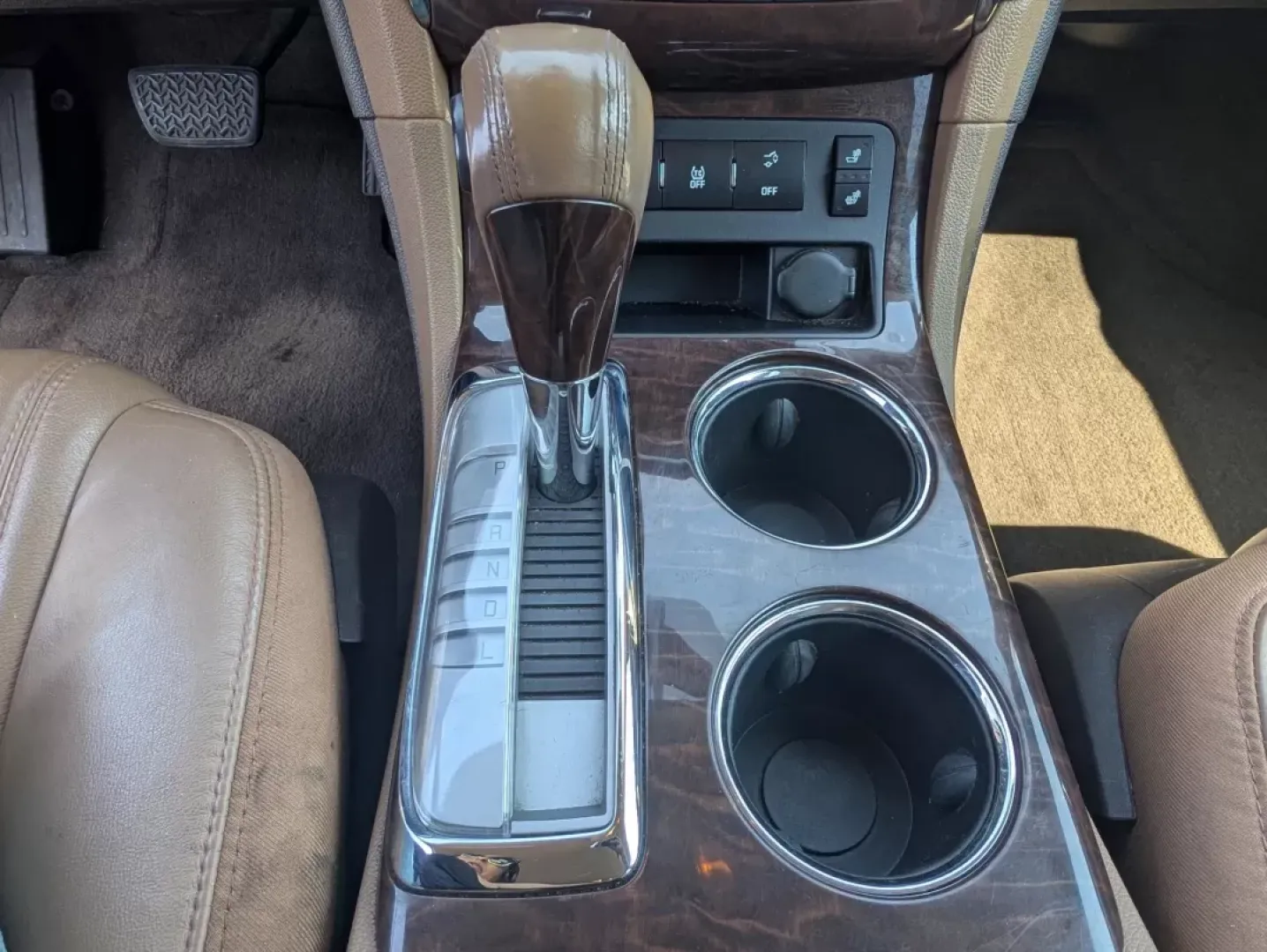 2013 /Choccachino Buick Enclave Leather (5GAKRCKD9DJ) with an Other engine, located at 5115 14th Ave., Columbus, GA, 31904, (706) 323-0345, 32.511494, -84.971046 - Discover your next adventure in this stunning 2013 Buick Enclave, a perfect blend of luxury and practicality designed for families and weekend explorers alike. With its spacious interior and top-notch safety features, this SUV is an ideal choice for those who love the open road, whether you're takin - Photo#14