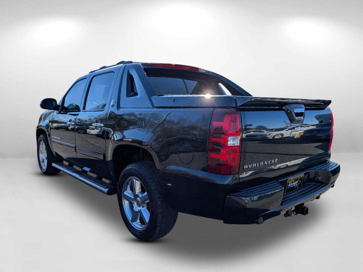 2013 /Dark Titanium/Light Titanium Chevrolet Avalanche LT (3GNMCFE09DG) with an Gas/Ethanol V8 5.3L/325 engine, 6-Speed Automatic transmission, located at 3959 U.S. 80 W, Phenix City, AL, 36870, (334) 297-4885, 32.469296, -85.135185 - 2013 Chevrolet Avalanche LT - Photo#10