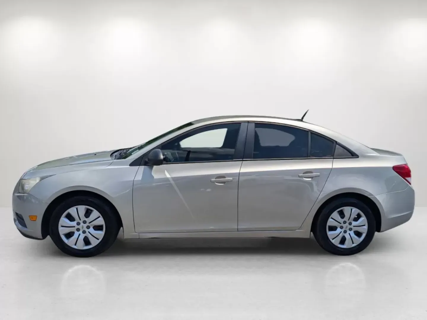 2013 Champagne Silver Metallic /Jet Black/Medium Titanium Chevrolet Cruze LS (1G1PA5SH9D7) with an Gas I4 1.8L/110 engine, 6-Speed Automatic transmission, located at 3959 U.S. 80 W, Phenix City, AL, 36870, (334) 297-4885, 32.469296, -85.135185 - 2013 Chevrolet Cruze LS - Photo#7