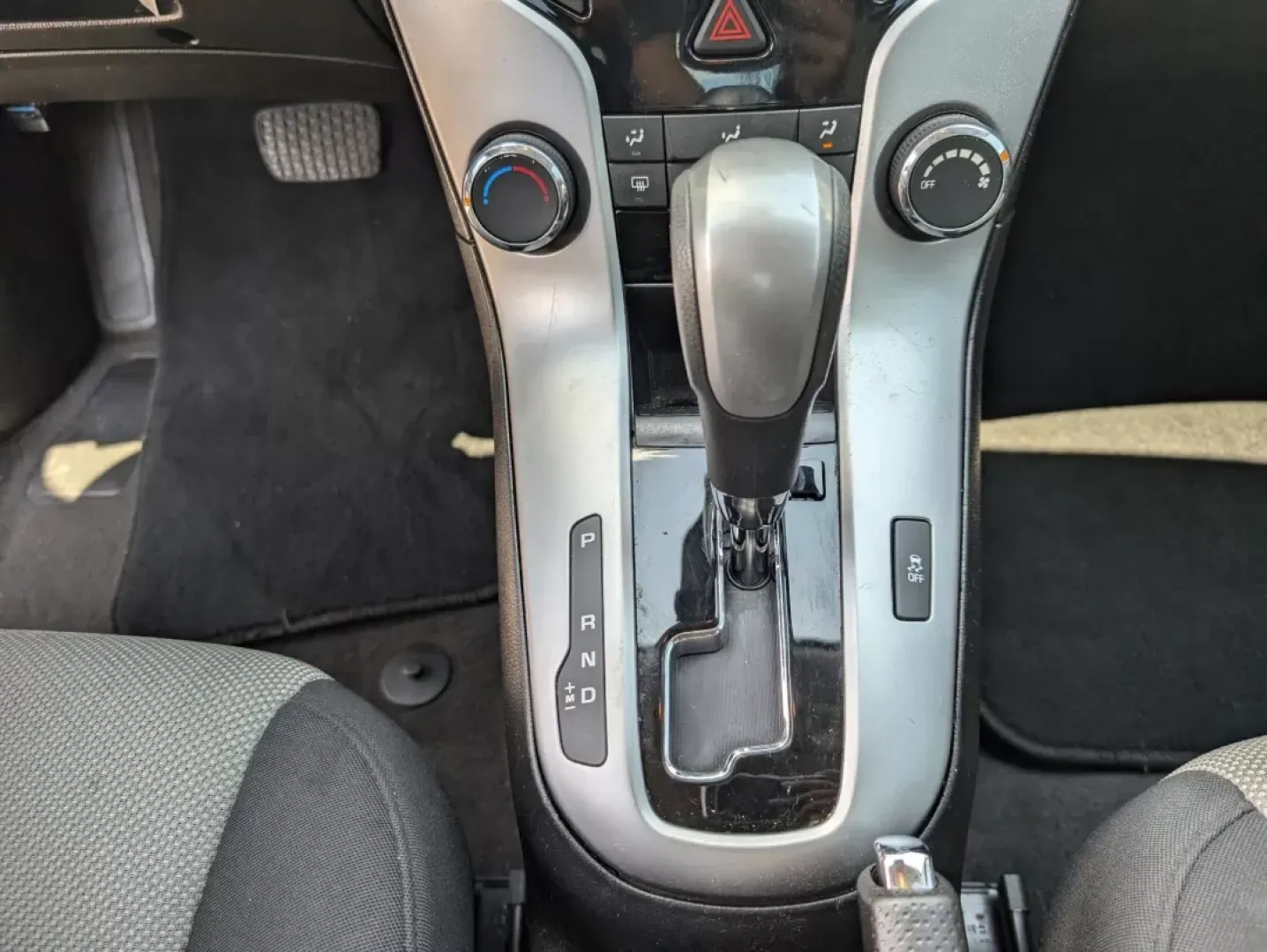 2013 Champagne Silver Metallic /Jet Black/Medium Titanium Chevrolet Cruze LS (1G1PA5SH9D7) with an Gas I4 1.8L/110 engine, 6-Speed Automatic transmission, located at 3959 U.S. 80 W, Phenix City, AL, 36870, (334) 297-4885, 32.469296, -85.135185 - 2013 Chevrolet Cruze LS - Photo#13