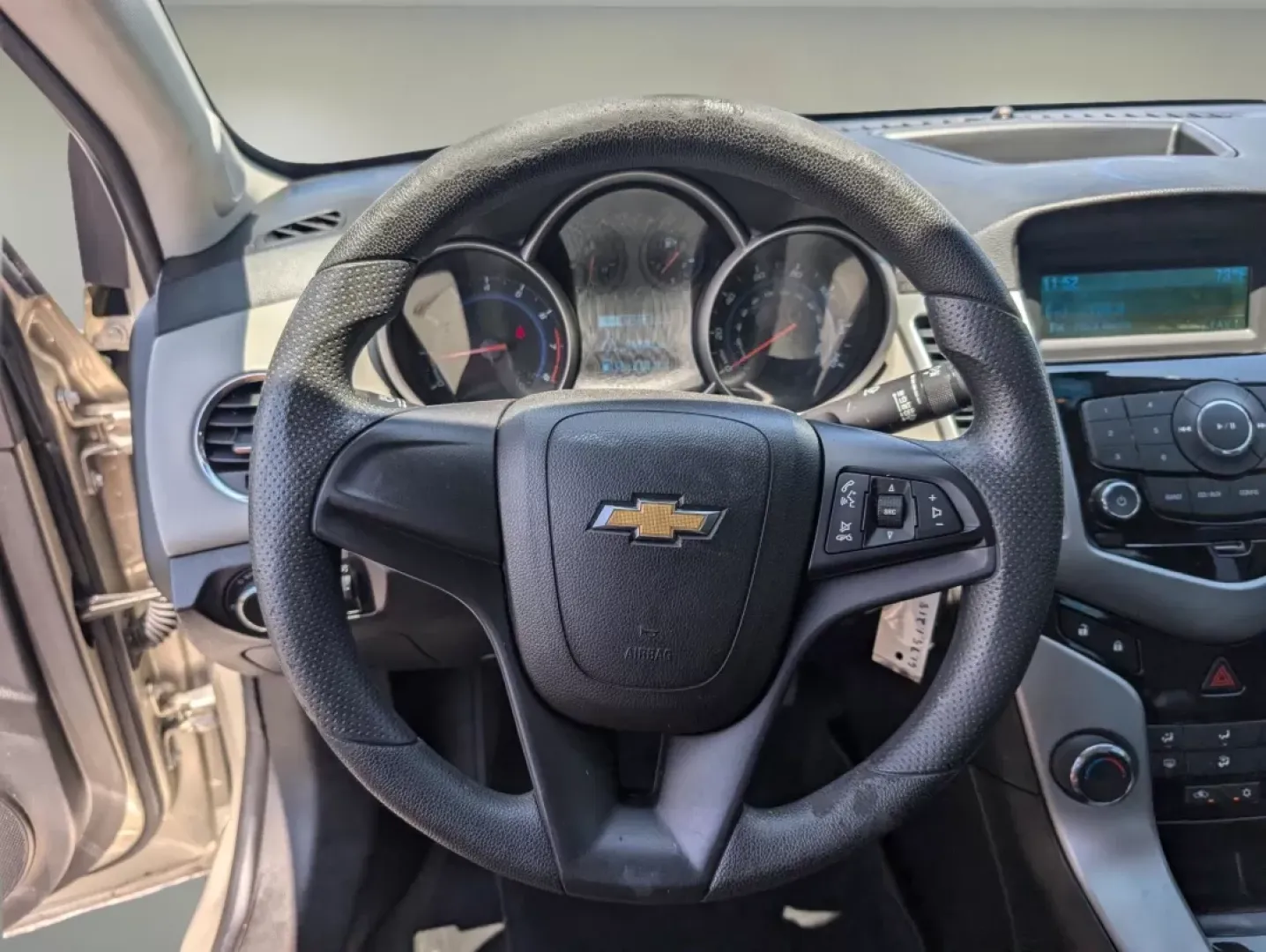 2013 Champagne Silver Metallic /Jet Black/Medium Titanium Chevrolet Cruze LS (1G1PA5SH9D7) with an Gas I4 1.8L/110 engine, 6-Speed Automatic transmission, located at 3959 U.S. 80 W, Phenix City, AL, 36870, (334) 297-4885, 32.469296, -85.135185 - 2013 Chevrolet Cruze LS - Photo#15