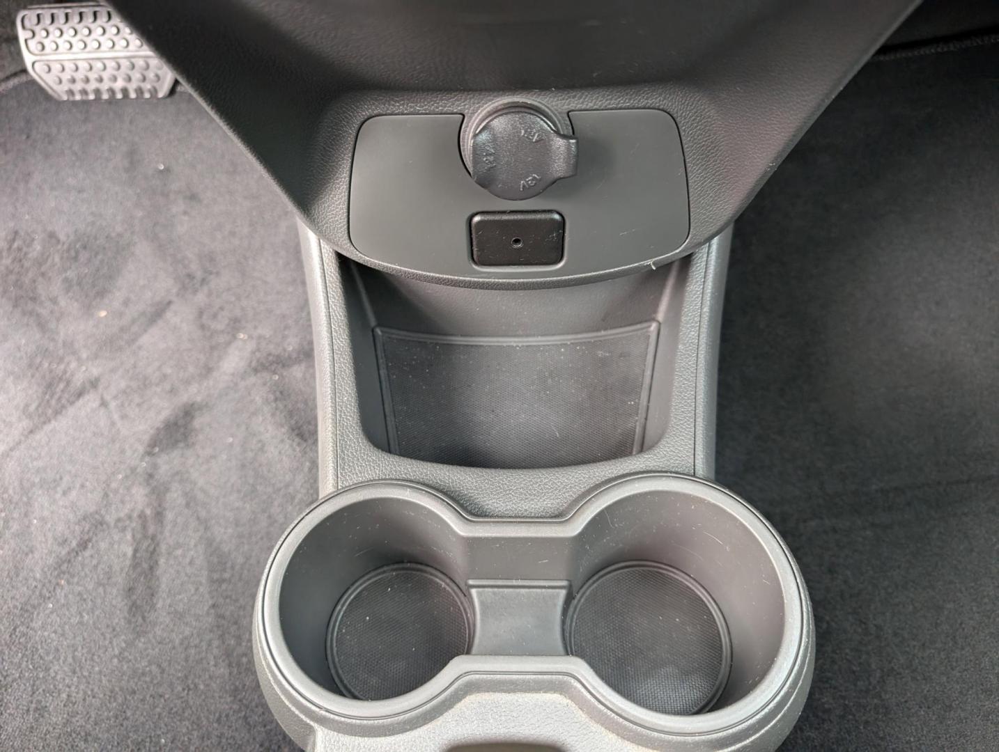 2013 /Silver w/Silver trim Chevrolet Spark LS (KL8CB6S92DC) with an Gas I4 1.2L/73 engine, 4-Speed Automatic transmission, located at 1430 Gateway Drive, Opelika, AL, 36801, (334) 239-0944, 32.637871, -85.409790 - 2013 Chevrolet Spark LS - Photo#13