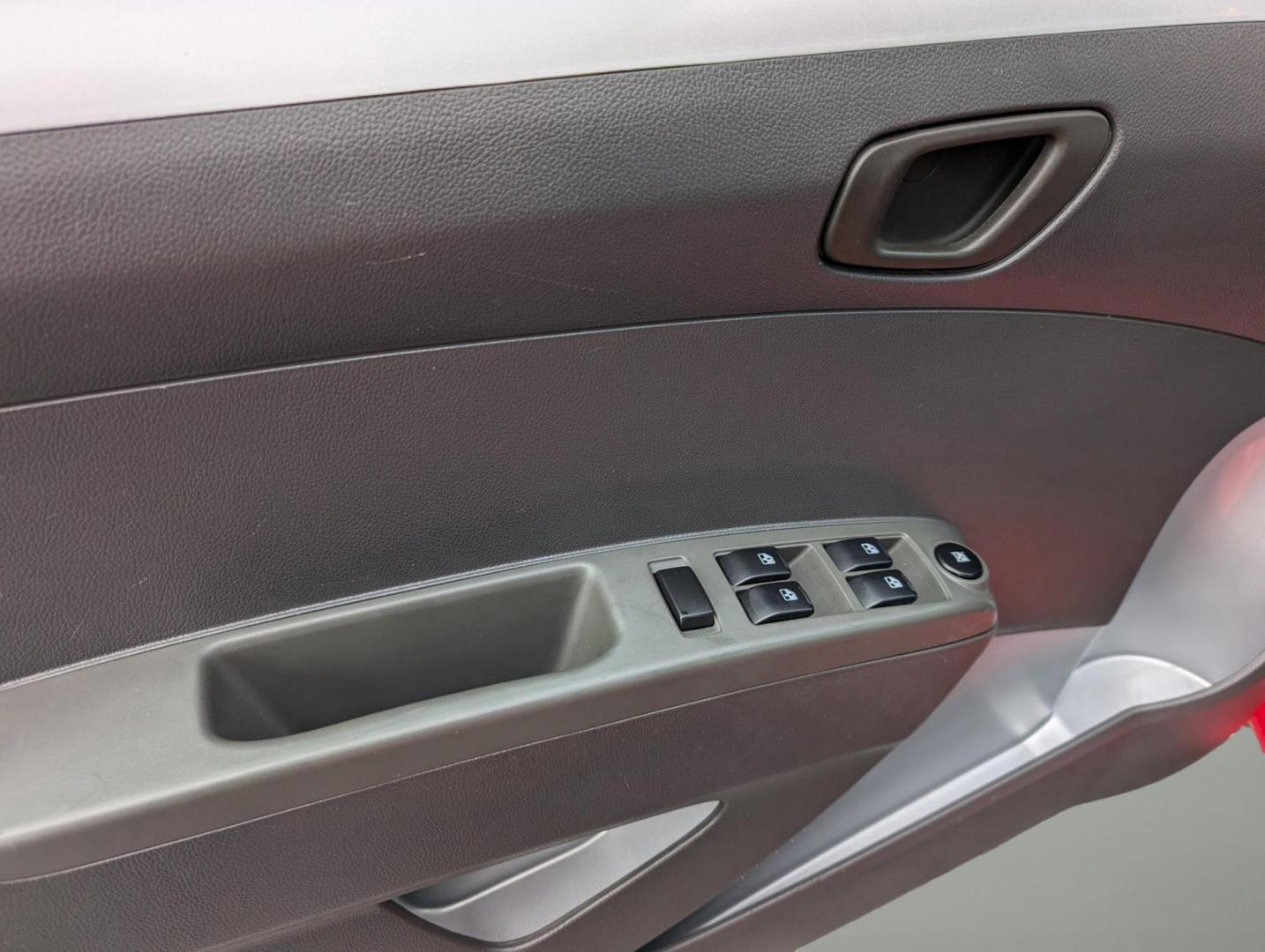 2013 /Silver w/Silver trim Chevrolet Spark LS (KL8CB6S92DC) with an Gas I4 1.2L/73 engine, 4-Speed Automatic transmission, located at 1430 Gateway Drive, Opelika, AL, 36801, (334) 239-0944, 32.637871, -85.409790 - 2013 Chevrolet Spark LS - Photo#8