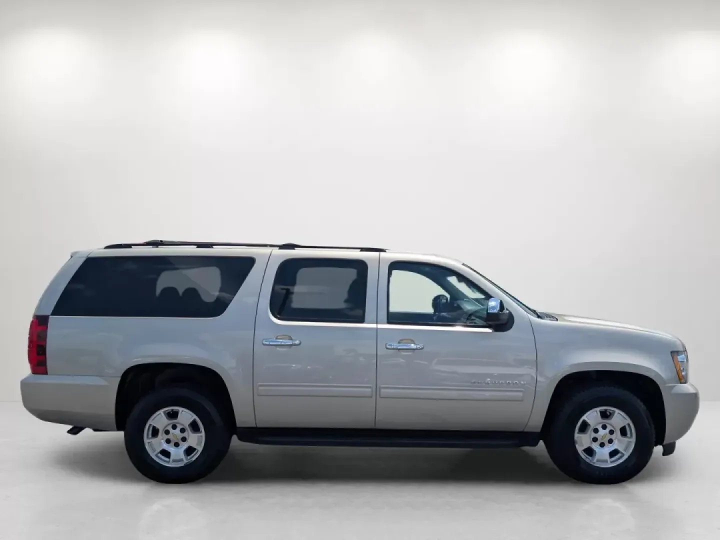 2013 /Ebony Chevrolet Suburban LS (1GNSCHE00DR) with an Other engine, located at 5115 14th Ave., Columbus, GA, 31904, (706) 323-0345, 32.511494, -84.971046 - ### Experience Adventure with the 2013 Chevrolet Suburban at Gils Auto Phenix City<br /> <br /> Are you ready to elevate your family adventures or daily commutes? The 2013 Chevrolet Suburban is your ticket to a life filled with excitement, comfort, and unparalleled capability. Whether you're transp - Photo#3