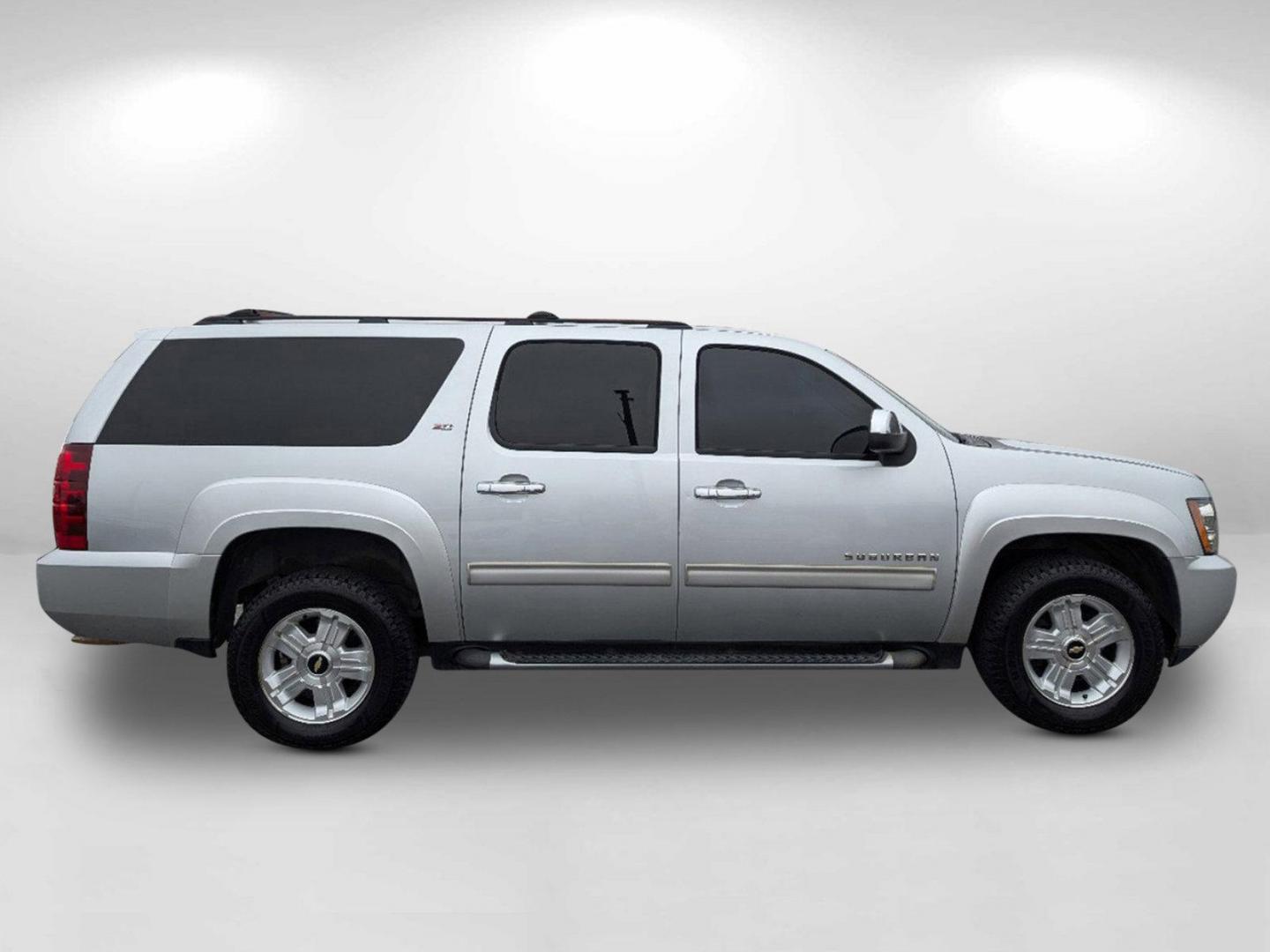 2013 /Ebony Chevrolet Suburban LT (1GNSKJE77DR) with an Gas/Ethanol V8 5.3L/323 engine, 6-Speed Automatic transmission, located at 1430 Gateway Drive, Opelika, AL, 36801, (334) 239-0944, 32.637871, -85.409790 - 2013 Chevrolet Suburban LT - Photo#3