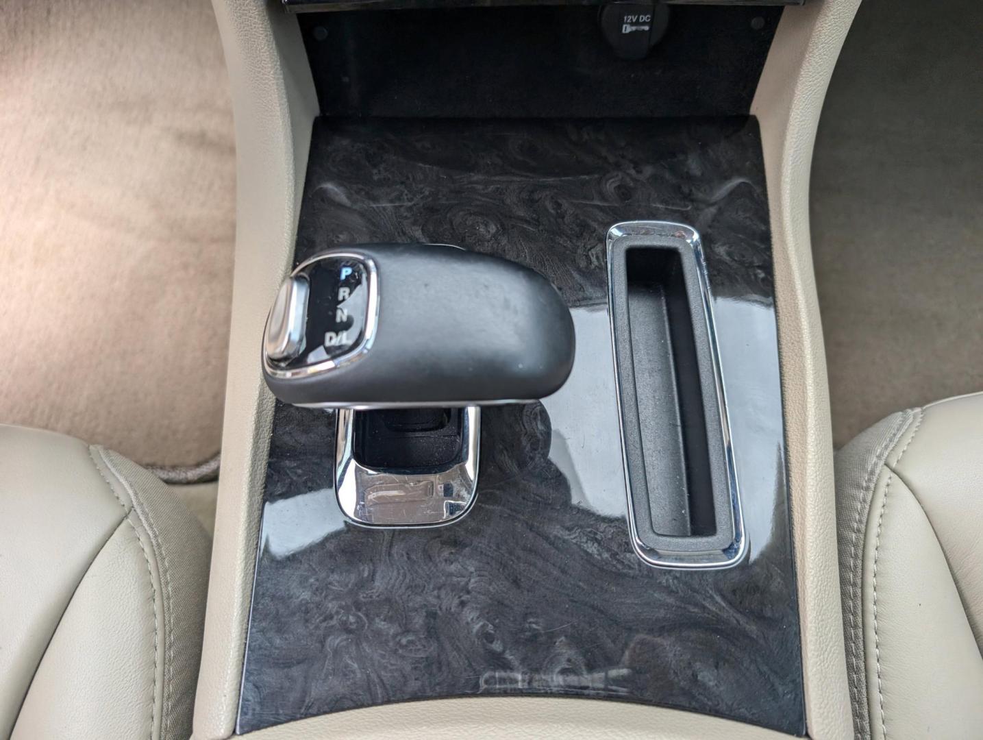 2013 /Black/Light Frost Beige Chrysler 300 (2C3CCAAG3DH) with an Gas/Ethanol V6 3.6L/220 engine, 8-Speed Automatic transmission, located at 3959 U.S. 80 W, Phenix City, AL, 36870, (334) 297-4885, 32.469296, -85.135185 - 2013 Chrysler 300 - Photo#13