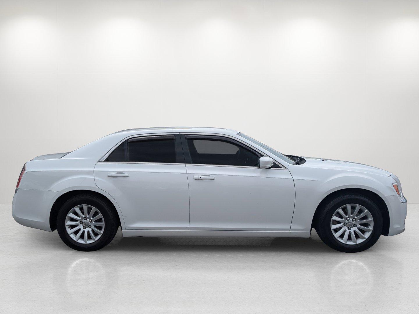 2013 /Black/Light Frost Beige Chrysler 300 (2C3CCAAG3DH) with an Gas/Ethanol V6 3.6L/220 engine, 8-Speed Automatic transmission, located at 3959 U.S. 80 W, Phenix City, AL, 36870, (334) 297-4885, 32.469296, -85.135185 - 2013 Chrysler 300 - Photo#3