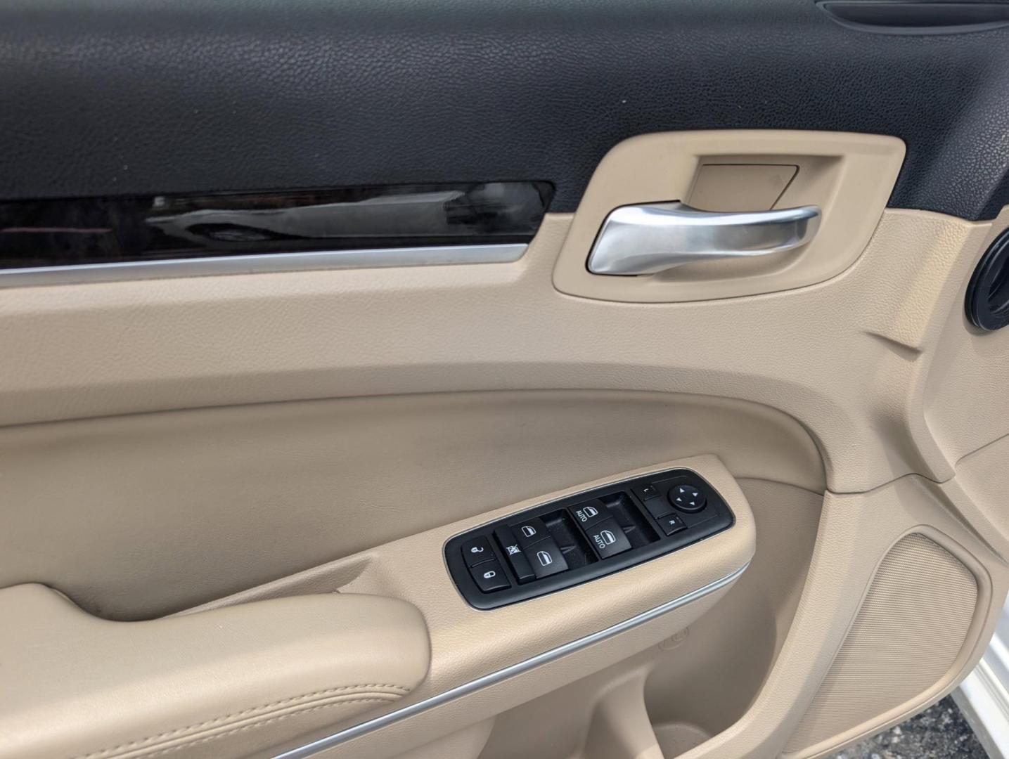 2013 /Black/Light Frost Beige Chrysler 300 (2C3CCAAG3DH) with an Gas/Ethanol V6 3.6L/220 engine, 8-Speed Automatic transmission, located at 3959 U.S. 80 W, Phenix City, AL, 36870, (334) 297-4885, 32.469296, -85.135185 - 2013 Chrysler 300 - Photo#8