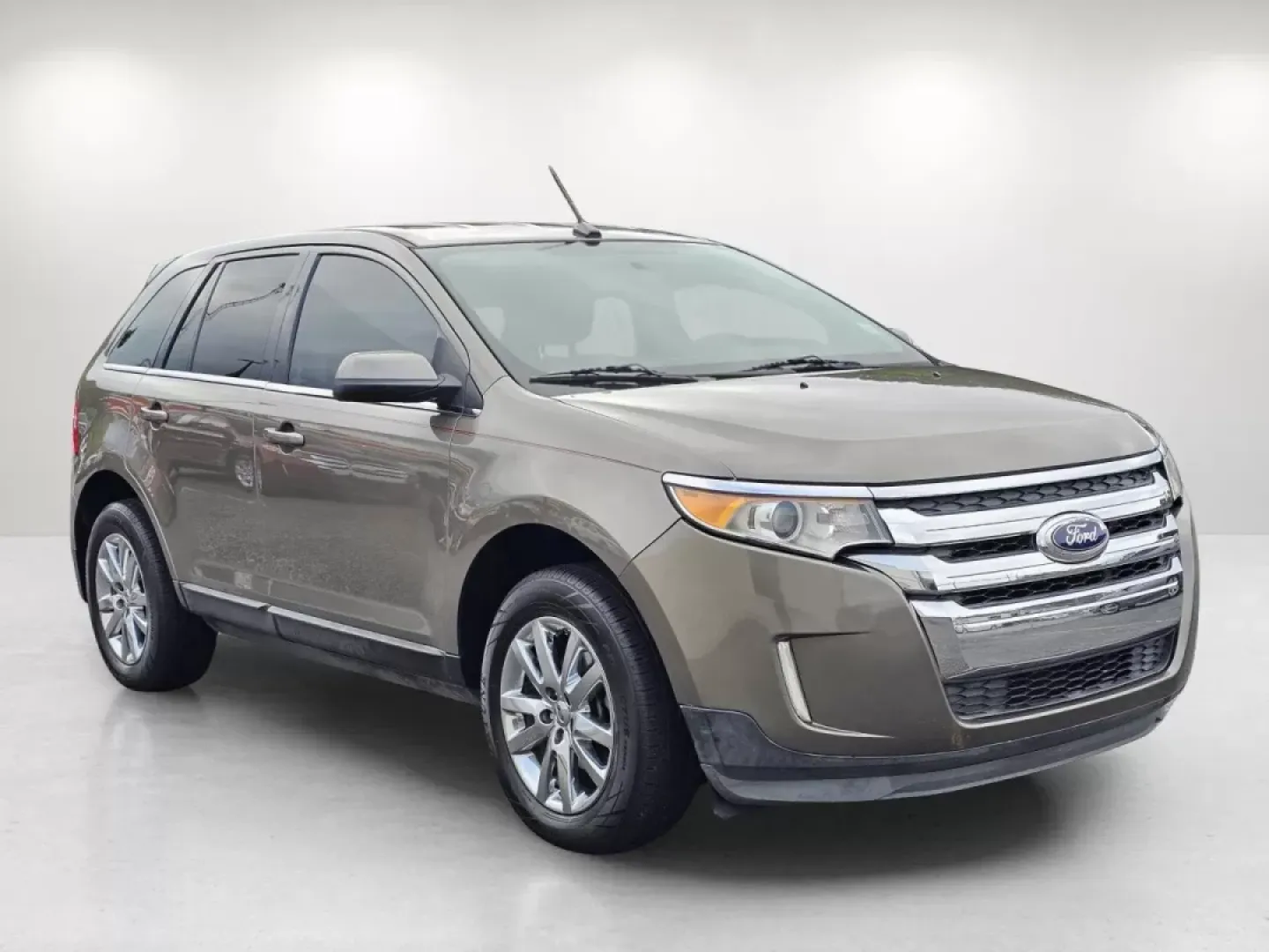 2013 Ford Edge Limited (2FMDK3KC3DB) with an Other engine, located at 1430 Gateway Drive, Opelika, AL, 36801, (334) 239-0944, 32.637871, -85.409790 - Are you ready to elevate your daily drives or embark on new adventures? The 2013 Ford Edge Limited is the perfect SUV for those who crave versatility and comfort, whether you're transporting the family, commuting to work, or planning a weekend getaway. At Gils Auto, located at 3959 U.S. 80 W in Phen - Photo#2