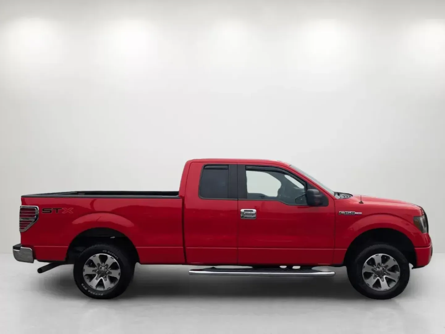 2013 Ford F-150 STX (1FTFX1CF9DF) with an Other engine, located at 1430 Gateway Drive, Opelika, AL, 36801, (334) 239-0944, 32.637871, -85.409790 - Are you ready to take your adventures to the next level? The 2013 Ford F-150 STX, now available at Gils Auto in Opelika, AL, is the perfect truck for budget-conscious buyers seeking reliability and versatility. With its robust body, spacious interior, and striking red exterior, this extended cab pic - Photo#3