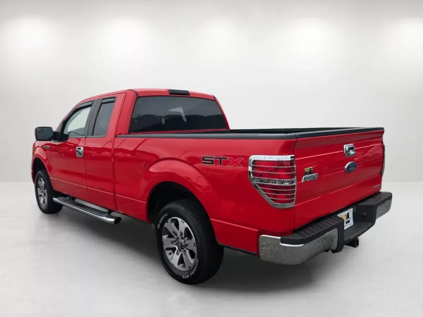 2013 Ford F-150 STX (1FTFX1CF9DF) with an Other engine, located at 1430 Gateway Drive, Opelika, AL, 36801, (334) 239-0944, 32.637871, -85.409790 - Are you ready to take your adventures to the next level? The 2013 Ford F-150 STX, now available at Gils Auto in Opelika, AL, is the perfect truck for budget-conscious buyers seeking reliability and versatility. With its robust body, spacious interior, and striking red exterior, this extended cab pic - Photo#6