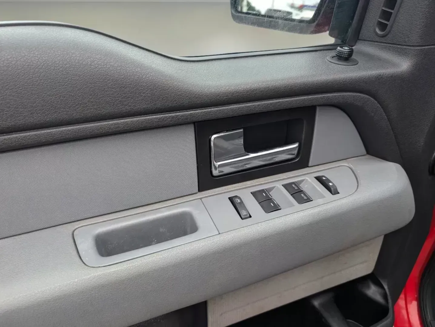 2013 Ford F-150 STX (1FTFX1CF9DF) with an Other engine, located at 1430 Gateway Drive, Opelika, AL, 36801, (334) 239-0944, 32.637871, -85.409790 - Are you ready to take your adventures to the next level? The 2013 Ford F-150 STX, now available at Gils Auto in Opelika, AL, is the perfect truck for budget-conscious buyers seeking reliability and versatility. With its robust body, spacious interior, and striking red exterior, this extended cab pic - Photo#8