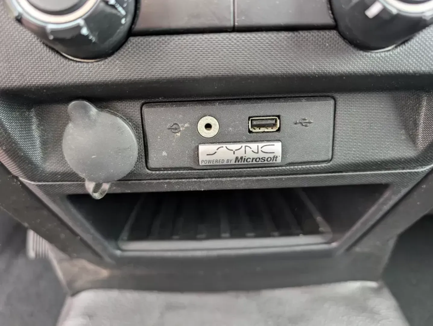 2013 Ford F-150 STX (1FTFX1CF9DF) with an Other engine, located at 1430 Gateway Drive, Opelika, AL, 36801, (334) 239-0944, 32.637871, -85.409790 - Are you ready to take your adventures to the next level? The 2013 Ford F-150 STX, now available at Gils Auto in Opelika, AL, is the perfect truck for budget-conscious buyers seeking reliability and versatility. With its robust body, spacious interior, and striking red exterior, this extended cab pic - Photo#12