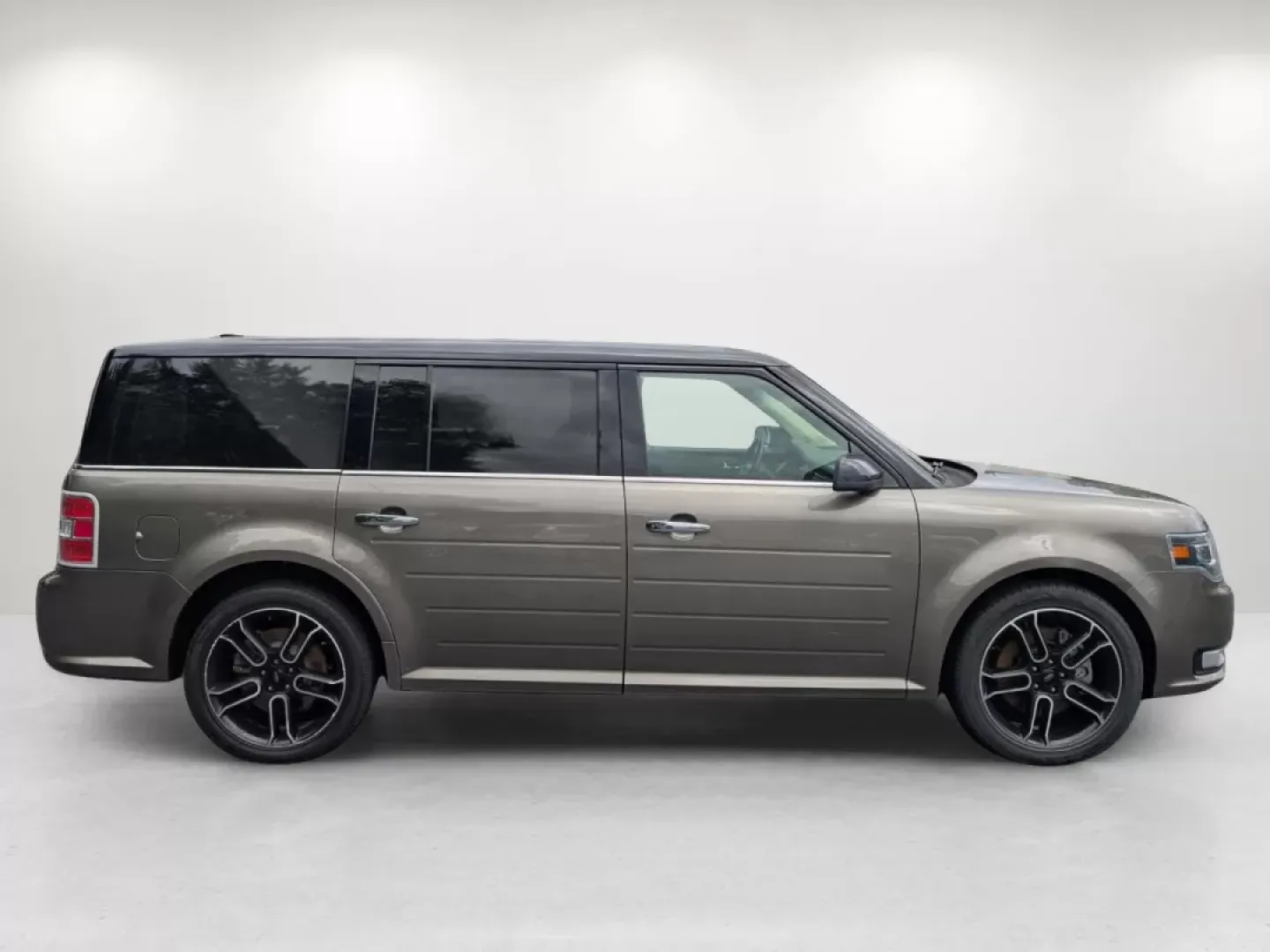 2013 Ford Flex Limited (2FMHK6D8XDB) with an Other engine, located at 1430 Gateway Drive, Opelika, AL, 36801, (334) 239-0944, 32.637871, -85.409790 - Embark on unforgettable journeys with the 2013 Ford Flex Limited, now available at Gils Auto in Prattville, AL. This versatile crossover is not just a vehicle; it's the perfect companion for growing families, weekend adventurers, and anyone seeking a reliable ride for long commutes. With its spaciou - Photo#16