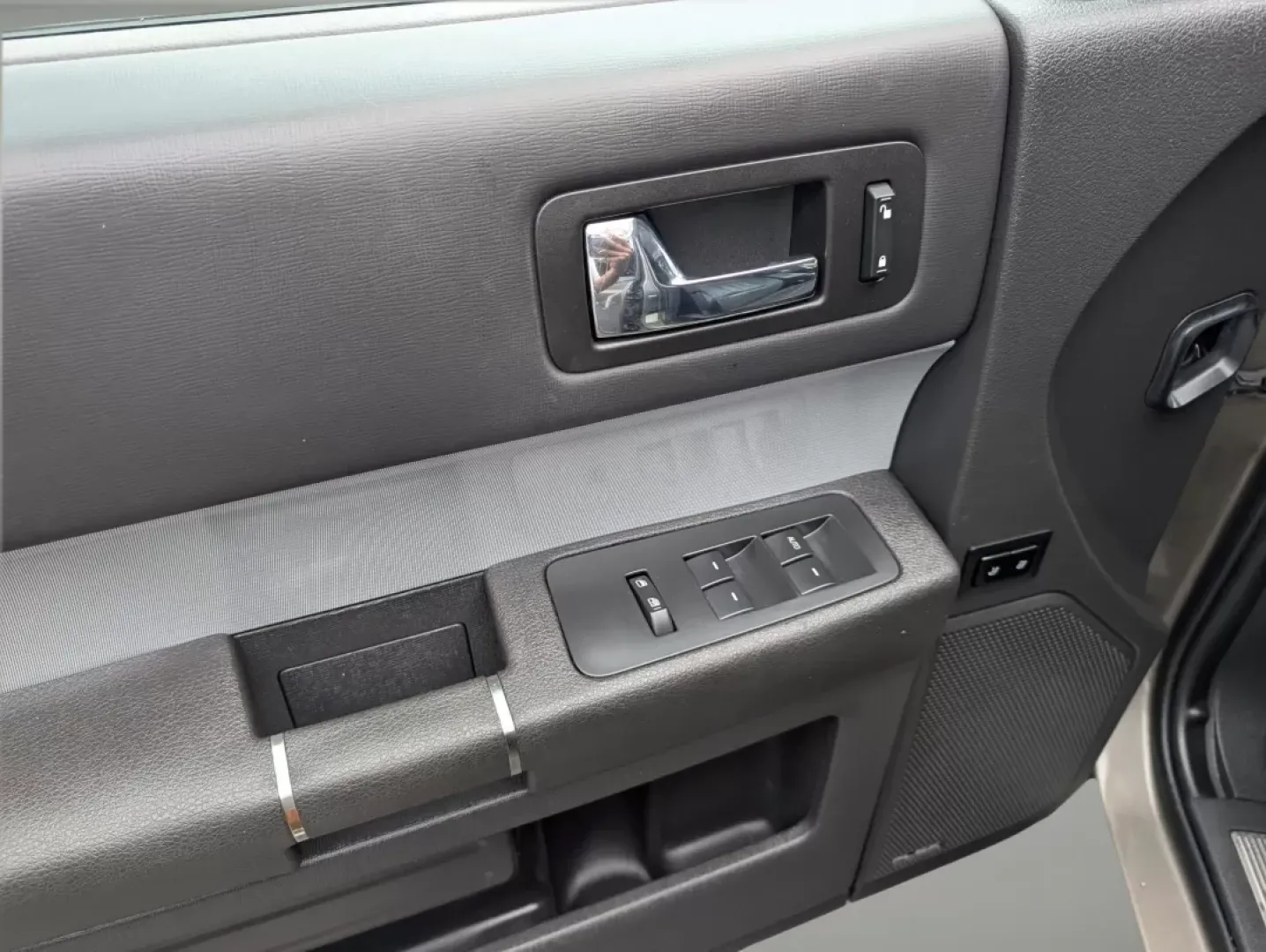 2013 Ford Flex Limited (2FMHK6D8XDB) with an Other engine, located at 1430 Gateway Drive, Opelika, AL, 36801, (334) 239-0944, 32.637871, -85.409790 - Embark on unforgettable journeys with the 2013 Ford Flex Limited, now available at Gils Auto in Prattville, AL. This versatile crossover is not just a vehicle; it's the perfect companion for growing families, weekend adventurers, and anyone seeking a reliable ride for long commutes. With its spaciou - Photo#27