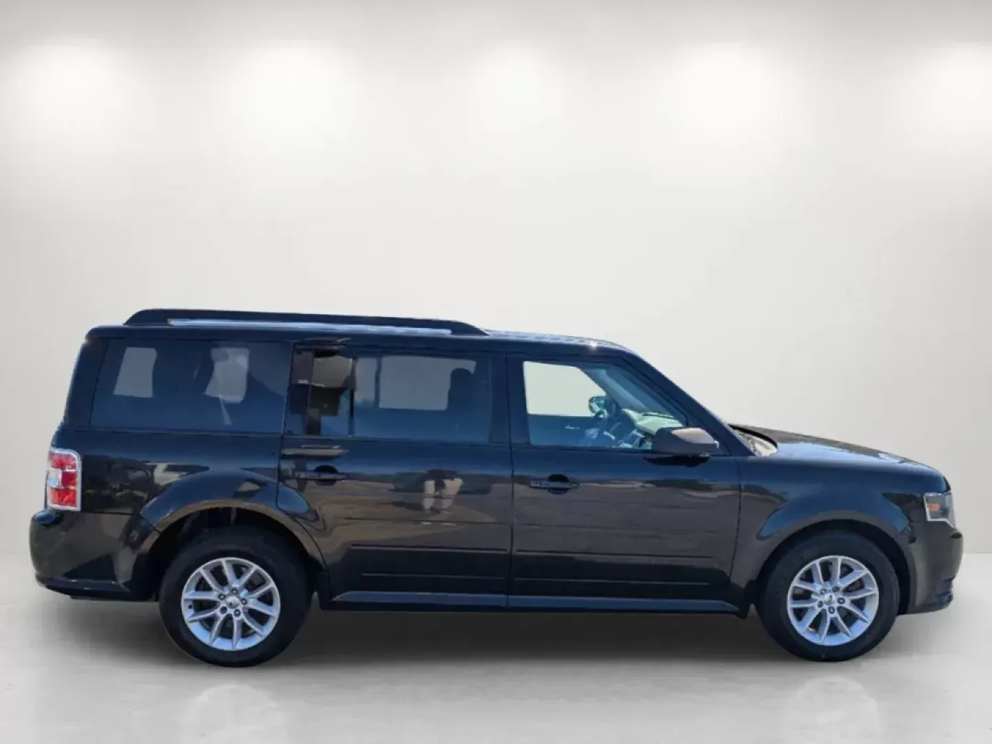 2013 Ford Flex SE (2FMGK5B80DB) with an Gas V6 3.5L/213 engine, 6-Speed Automatic transmission, located at 1430 Gateway Drive, Opelika, AL, 36801, (334) 239-0944, 32.637871, -85.409790 - **Discover the Perfect Family Crossover at Gils Auto - Opelika!**<br /> <br /> Are you ready to elevate your family adventures and weekend getaways? The 2013 Ford Flex SE is the crossover that seamlessly merges style, comfort, and functionality. This spacious vehicle is perfect for growing families - Photo#4