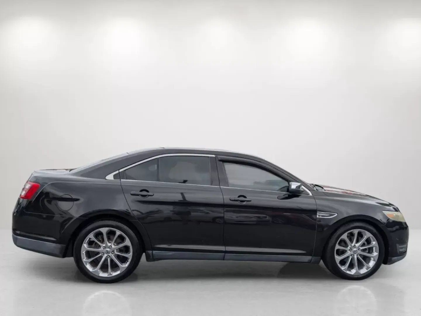 2013 Ford Taurus Limited (1FAHP2F88DG) with an Other engine, located at 521 Old Farm Lane Rd, Prattville, AL, 36066, (334) 325-1505, 32.482460, -86.416367 - Elevate your daily commute with the perfect blend of comfort, style, and technology in this stunning 2013 Ford Taurus Limited! Whether you're commuting to work in downtown Prattville or heading out for a weekend getaway with the family, this sedan is designed to meet all your driving needs. With its - Photo#3