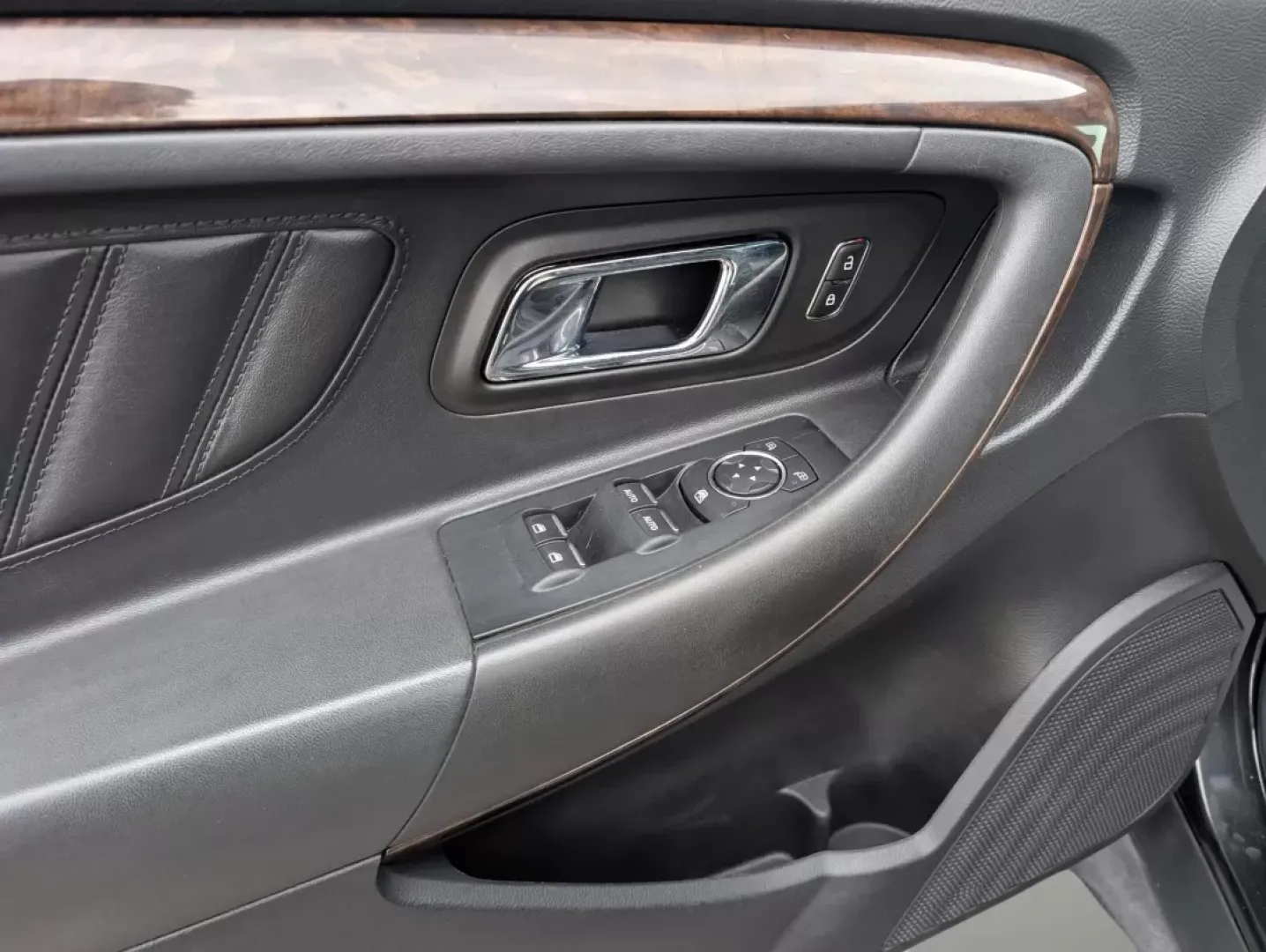 2013 Ford Taurus Limited (1FAHP2F88DG) with an Other engine, located at 521 Old Farm Lane Rd, Prattville, AL, 36066, (334) 325-1505, 32.482460, -86.416367 - Elevate your daily commute with the perfect blend of comfort, style, and technology in this stunning 2013 Ford Taurus Limited! Whether you're commuting to work in downtown Prattville or heading out for a weekend getaway with the family, this sedan is designed to meet all your driving needs. With its - Photo#8