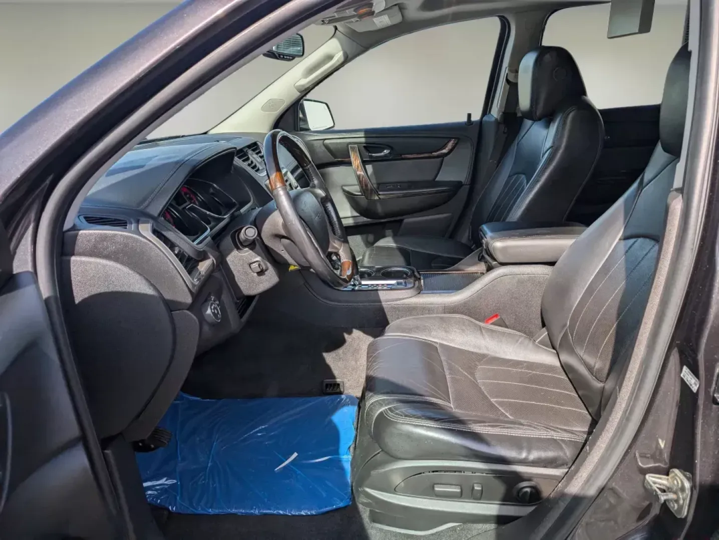 2013 /Ebony GMC Acadia Denali (1GKKRTKD3DJ) with an Gas V6 3.6L/220 engine, 6-Speed Automatic transmission, located at 3959 U.S. 80 W, Phenix City, AL, 36870, (334) 297-4885, 32.469296, -85.135185 - 2013 GMC Acadia Denali - Photo#10