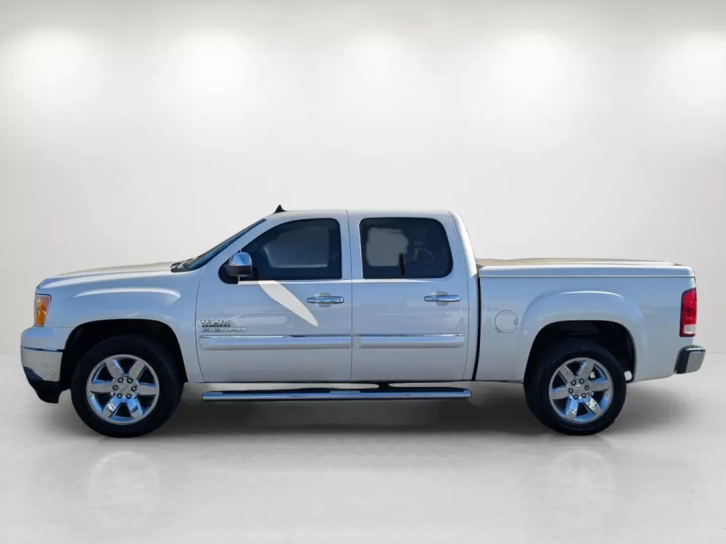 2013 /Very Dark Cashmere/Light Cashmere GMC Sierra 1500 SLE (3GTP1VE08DG) with an Other engine, located at 3959 U.S. 80 W, Phenix City, AL, 36870, (334) 297-4885, 32.469296, -85.135185 - **Adventure Awaits: 2013 GMC Sierra 1500 SLE Crew Cab at Gils Auto Phenix City, AL**<br /> <br /> If you're dreaming of weekend getaways, family camping trips, or simply a reliable daily driver, look no further than this 2013 GMC Sierra 1500 SLE Crew Cab! Perfect for those who value versatility and - Photo#8