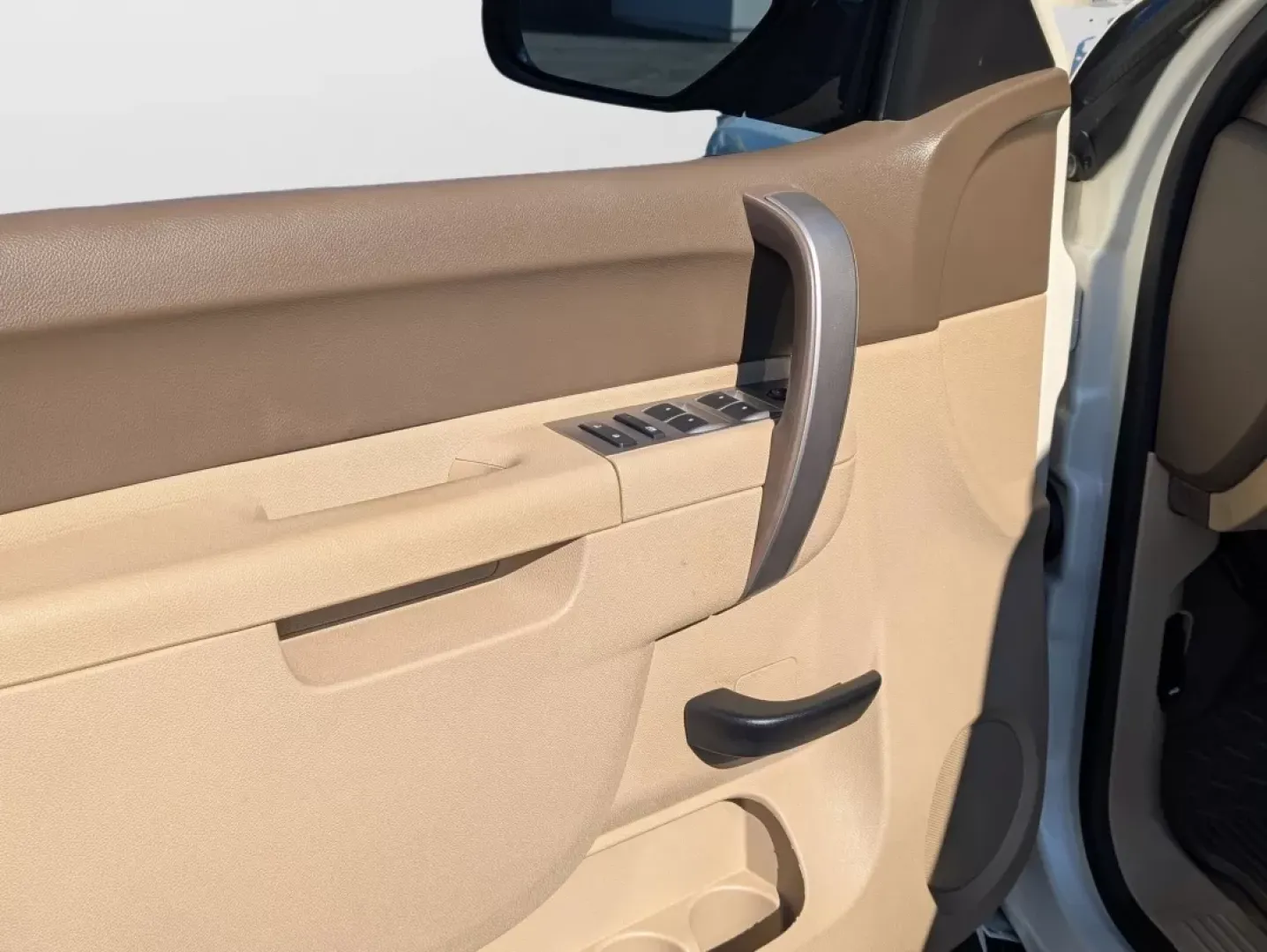 2013 /Very Dark Cashmere/Light Cashmere GMC Sierra 1500 SLE (3GTP1VE08DG) with an Other engine, located at 3959 U.S. 80 W, Phenix City, AL, 36870, (334) 297-4885, 32.469296, -85.135185 - **Adventure Awaits: 2013 GMC Sierra 1500 SLE Crew Cab at Gils Auto Phenix City, AL**<br /> <br /> If you're dreaming of weekend getaways, family camping trips, or simply a reliable daily driver, look no further than this 2013 GMC Sierra 1500 SLE Crew Cab! Perfect for those who value versatility and - Photo#9