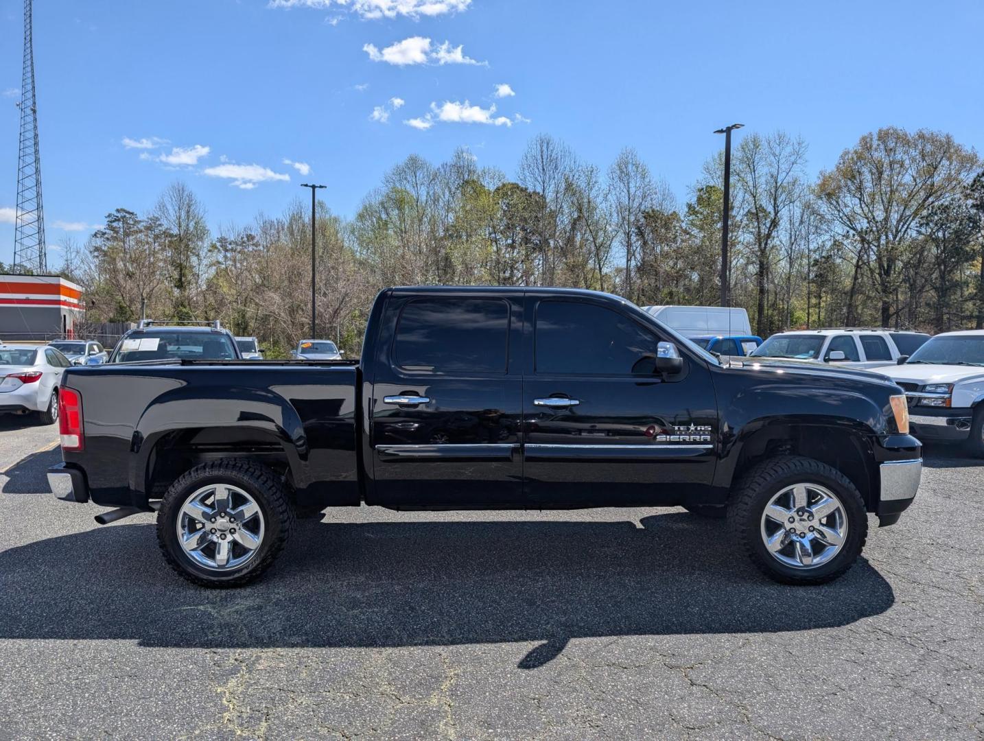 2013 /Ebony GMCw Sierra 1500 SLE (3GTP1VE03DG) with an Gas/Ethanol V8 5.3L/323 engine, 6-Speed Automatic transmission, located at 804 22nd Ave, Phenix City, AL, 36870, (334) 297-1860, 32.484749, -85.024475 - 2013 GMCw Sierra 1500 SLE - Photo#3