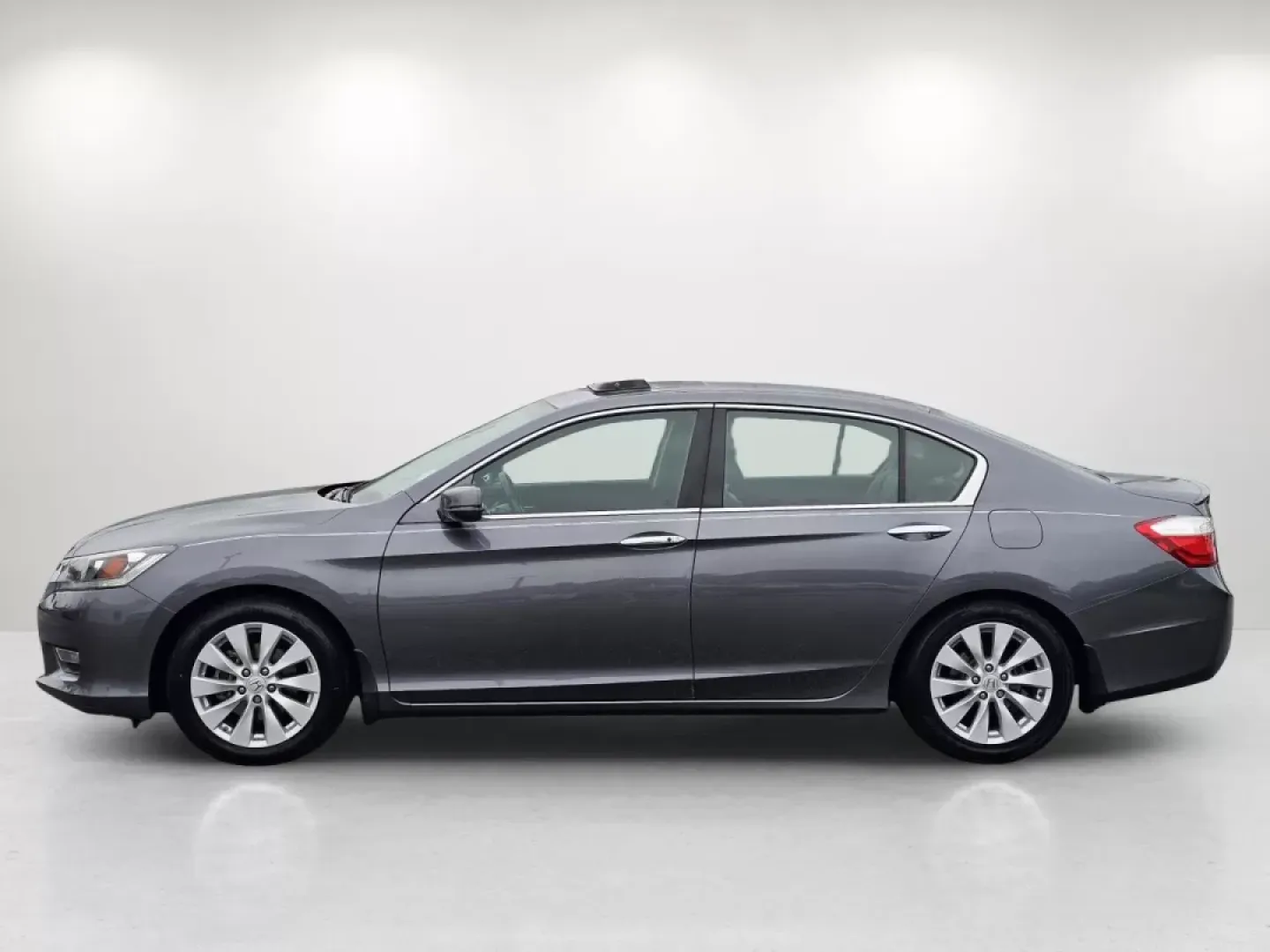 2013 /Black Honda Accord Sdn EX-L (1HGCR2F84DA) with an Other engine, located at 3959 U.S. 80 W, Phenix City, AL, 36870, (334) 297-4885, 32.469296, -85.135185 - Are you in the market for a reliable sedan that perfectly blends comfort, safety, and technology? Look no further than this stunning 2013 Honda Accord Sdn EX-L at Gils Auto in Phenix City, AL. This vehicle is designed to elevate your daily commute, whether you're driving to work or embarking on week - Photo#8