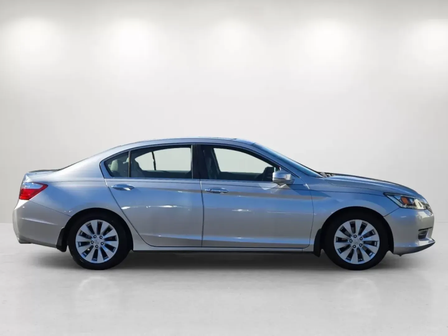 2013 Honda Accord Sdn EX-L (1HGCR2F87DA) with an Other engine, located at 5115 14th Ave., Columbus, GA, 31904, (706) 323-0345, 32.511494, -84.971046 - **Discover Your Ideal Commute Companion: 2013 Honda Accord EX-L at Gils Auto, Phenix City, AL**<br /> <br /> Are you searching for a reliable, stylish sedan that elevates your daily commute while providing comfort and advanced technology? Look no further than the stunning 2013 Honda Accord EX-L avai - Photo#4