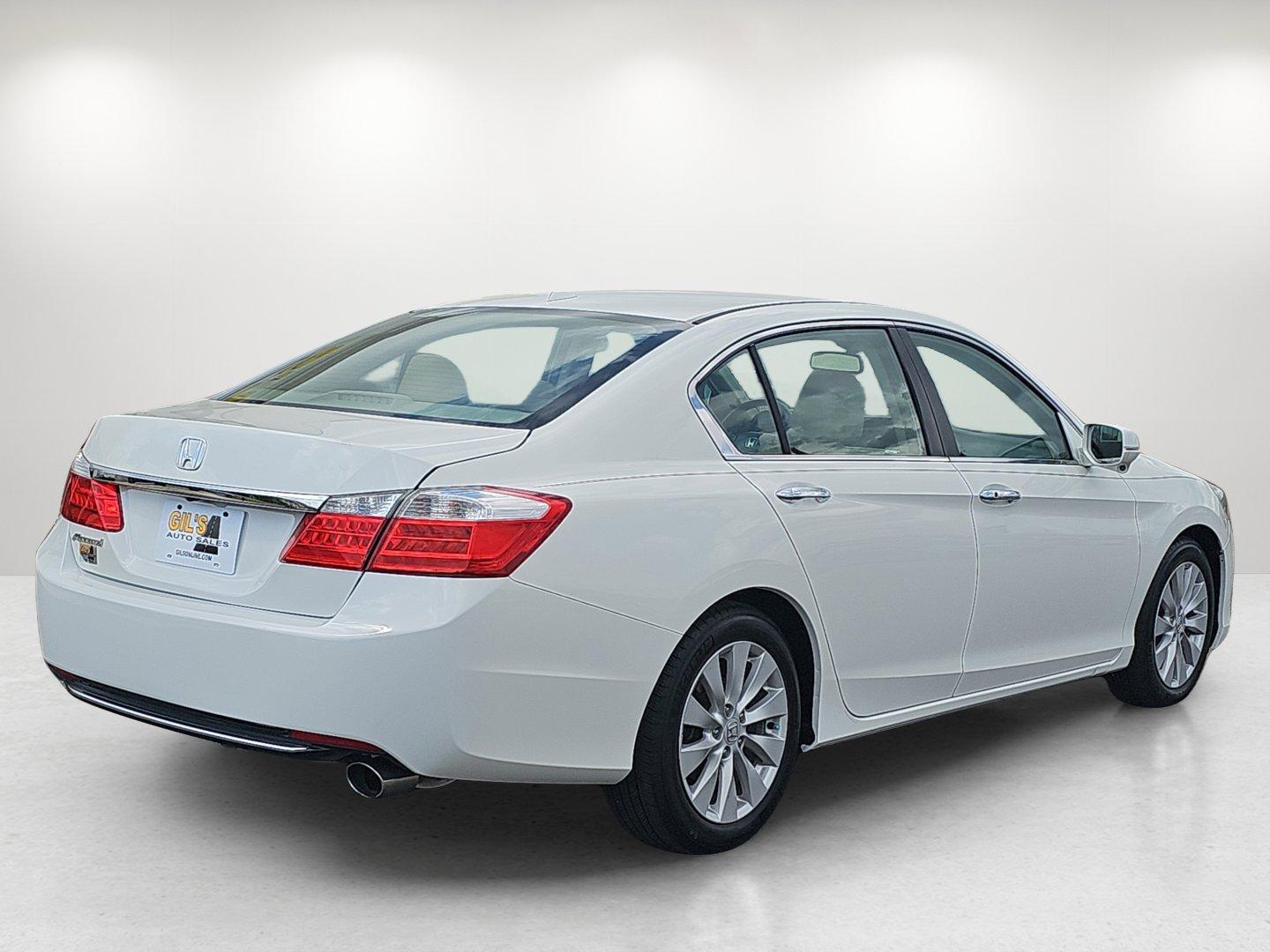 2013 /Ivory Honda Accord Sdn EX-L (1HGCR2F80DA) with an Gas I4 2.4L/144 engine, 1-Speed Continuously Variable Ratio transmission, located at 521 Old Farm Lane Rd, Prattville, AL, 36066, (334) 325-1505, 32.482460, -86.416367 - 2013 Honda Accord Sdn EX-L - Photo#5