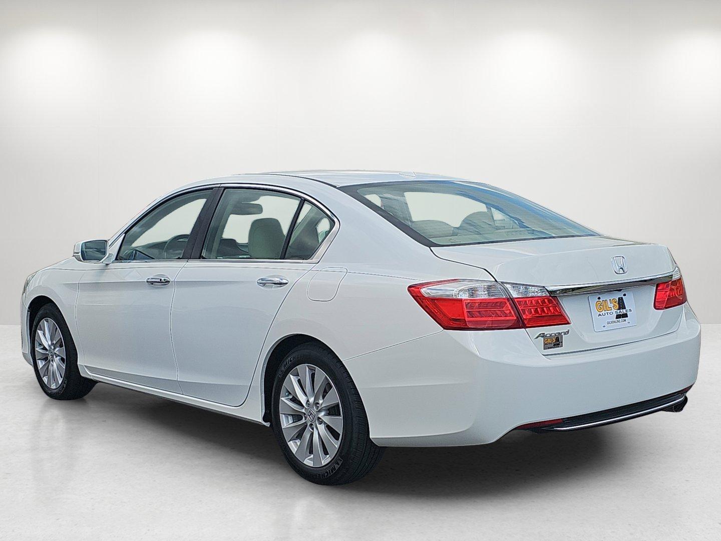 2013 /Ivory Honda Accord Sdn EX-L (1HGCR2F80DA) with an Gas I4 2.4L/144 engine, 1-Speed Continuously Variable Ratio transmission, located at 521 Old Farm Lane Rd, Prattville, AL, 36066, (334) 325-1505, 32.482460, -86.416367 - 2013 Honda Accord Sdn EX-L - Photo#7