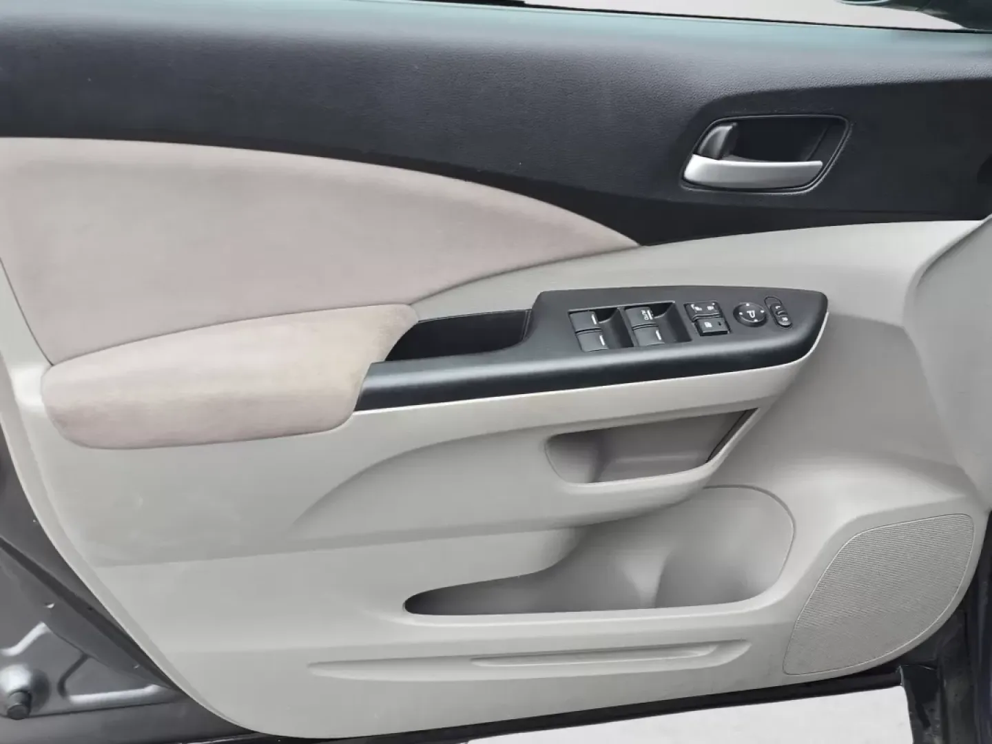 2013 /Gray Honda CR-V EX (3CZRM3H58DG) with an Other engine, located at 521 Old Farm Lane Rd, Prattville, AL, 36066, (334) 325-1505, 32.482460, -86.416367 - **Your Next Adventure Awaits with the 2013 Honda CR-V EX at Gils Auto!**<br /> <br /> Are you ready to elevate your lifestyle and explore the journey ahead? Whether you're embarking on family road trips, commuting to work, or simply running errands around Phenix City, AL, the 2013 Honda CR-V EX is t - Photo#9