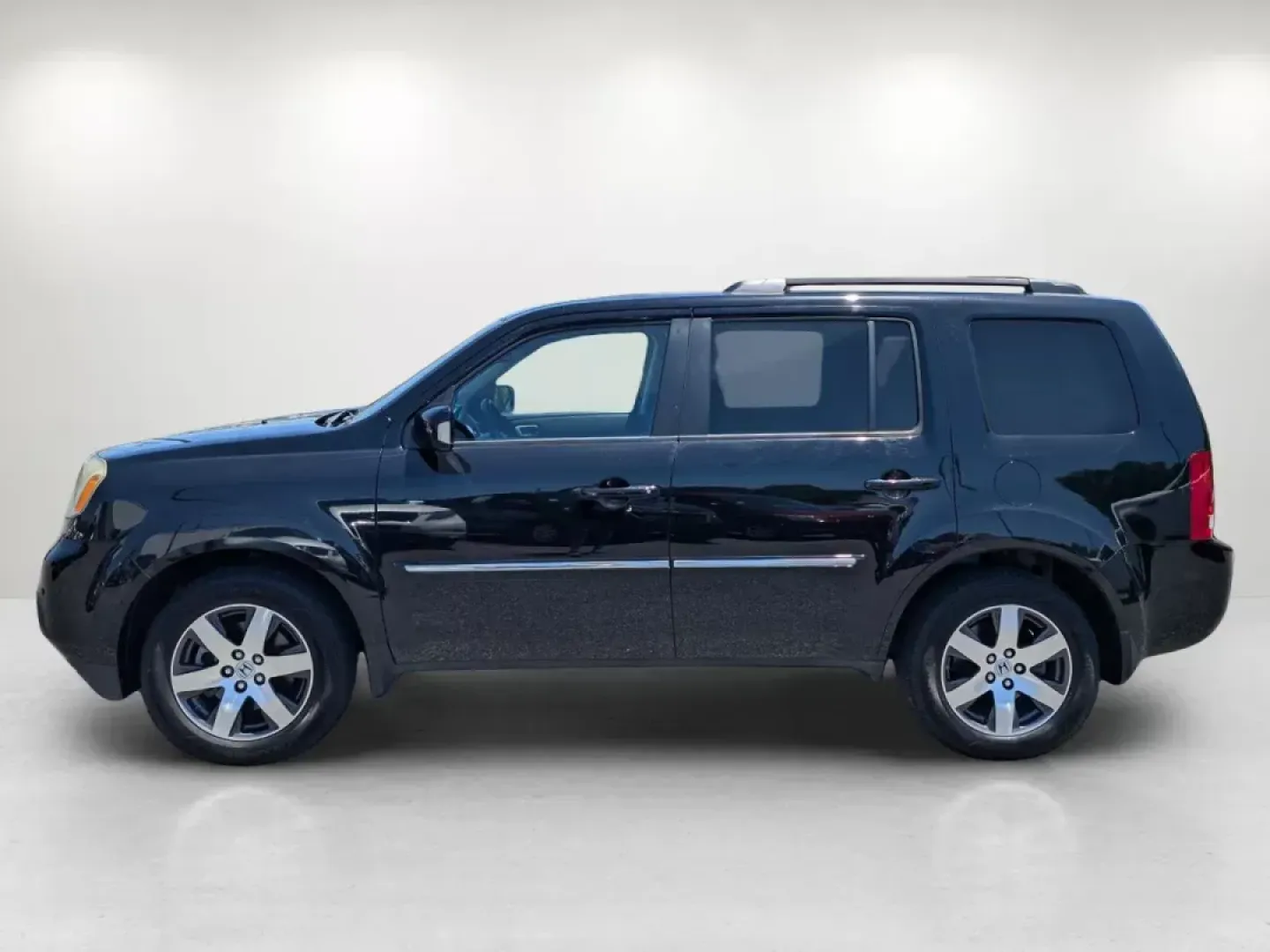 2013 Honda Pilot Touring (5FNYF4H99DB) with an Gas V6 3.5L/212 engine, 5-Speed Automatic transmission, located at 3959 U.S. 80 W, Phenix City, AL, 36870, (334) 297-4885, 32.469296, -85.135185 - 2013 Honda Pilot Touring - Photo#8
