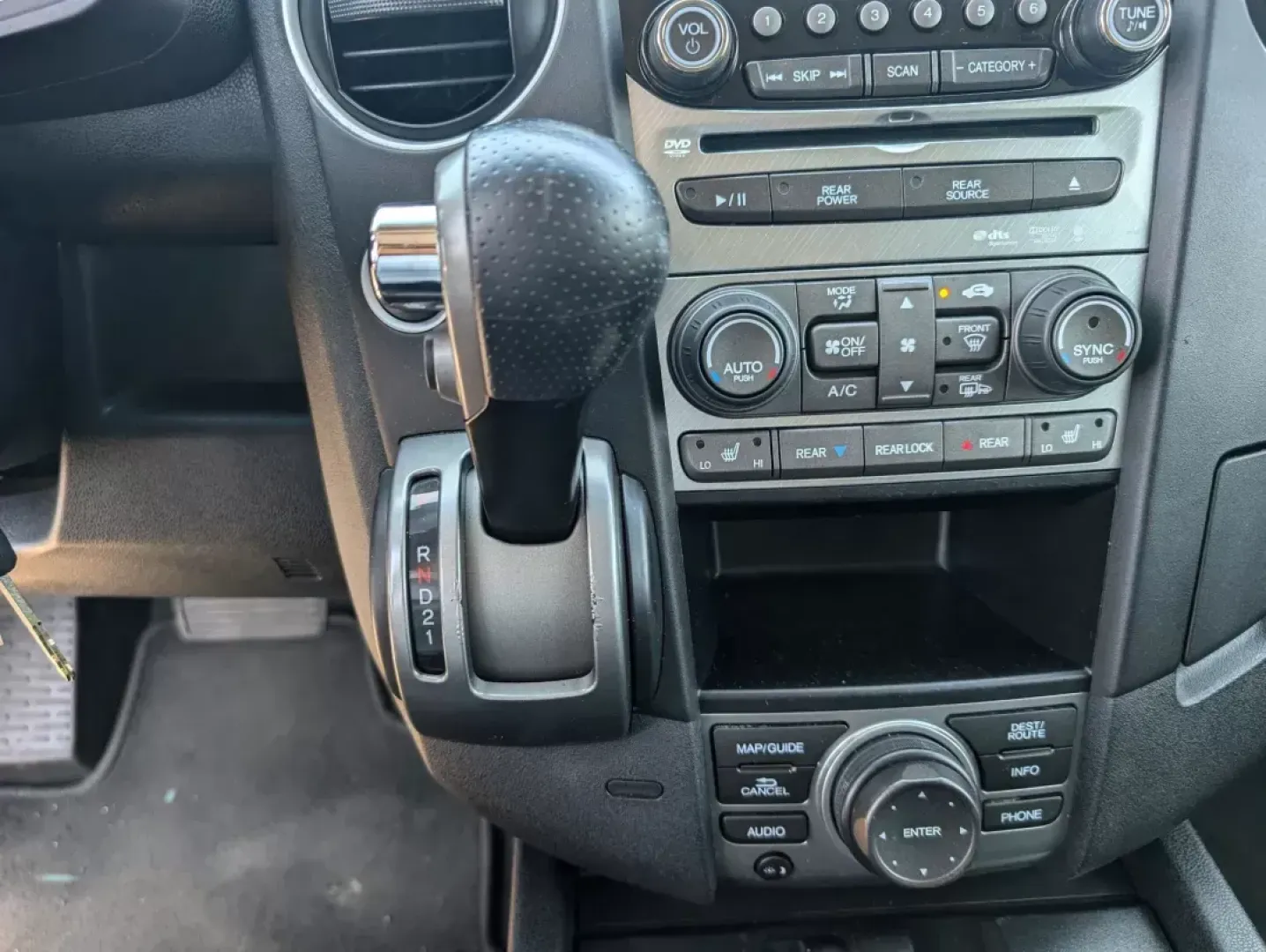 2013 Honda Pilot Touring (5FNYF4H99DB) with an Gas V6 3.5L/212 engine, 5-Speed Automatic transmission, located at 3959 U.S. 80 W, Phenix City, AL, 36870, (334) 297-4885, 32.469296, -85.135185 - 2013 Honda Pilot Touring - Photo#16
