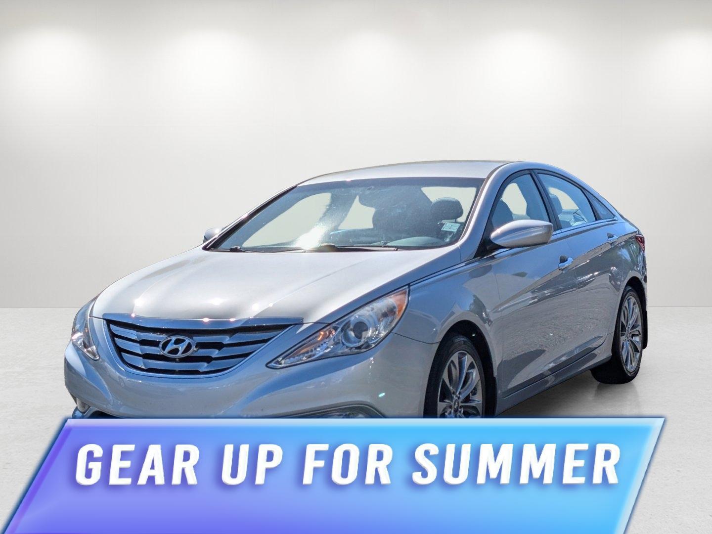 2013 /Gray Hyundai Sonata SE (5NPEC4AC3DH) with an Gas I4 2.4L/144 engine, 6-Speed Automatic w/Manual Shift transmission, located at 1430 Gateway Drive, Opelika, AL, 36801, (334) 239-0944, 32.637871, -85.409790 - 2013 Hyundai Sonata SE - Photo#0